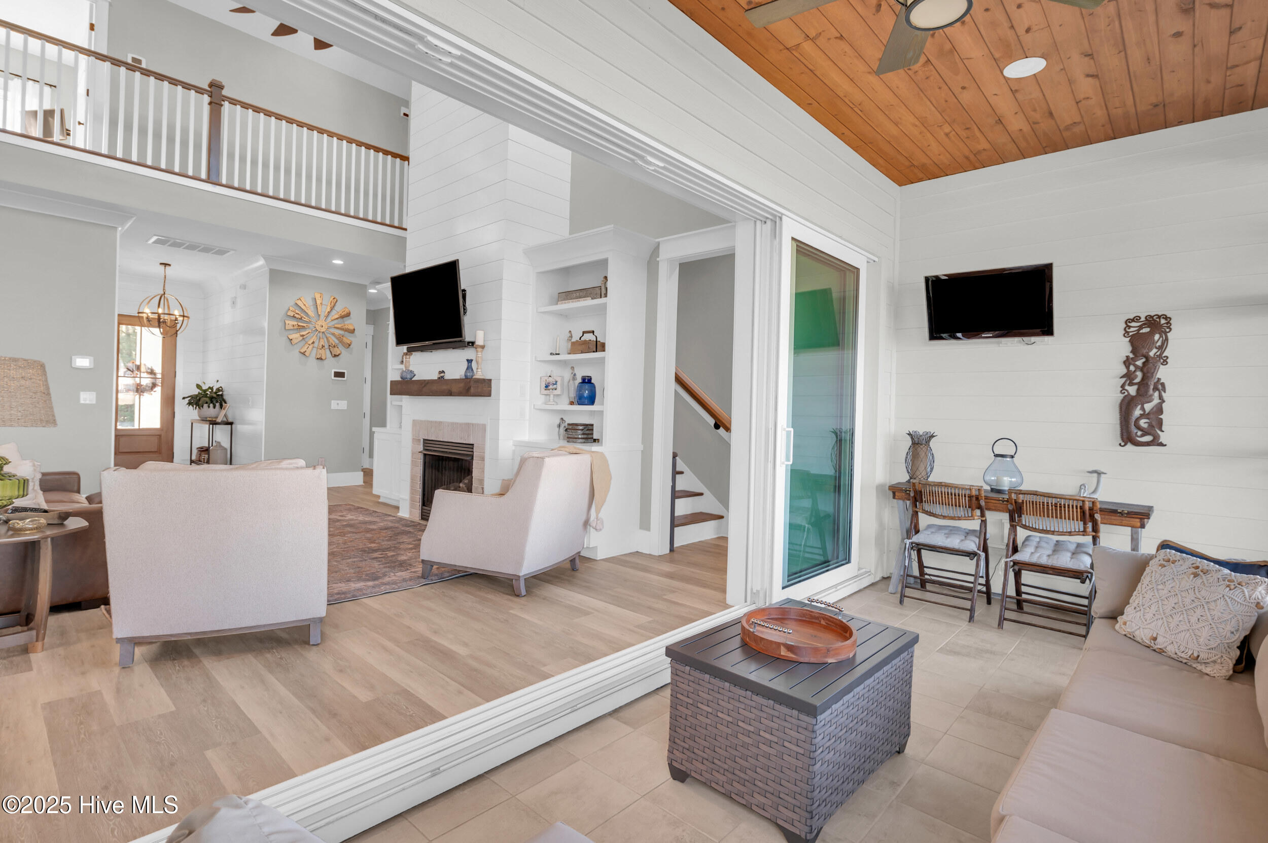 100543268 | Photo 44