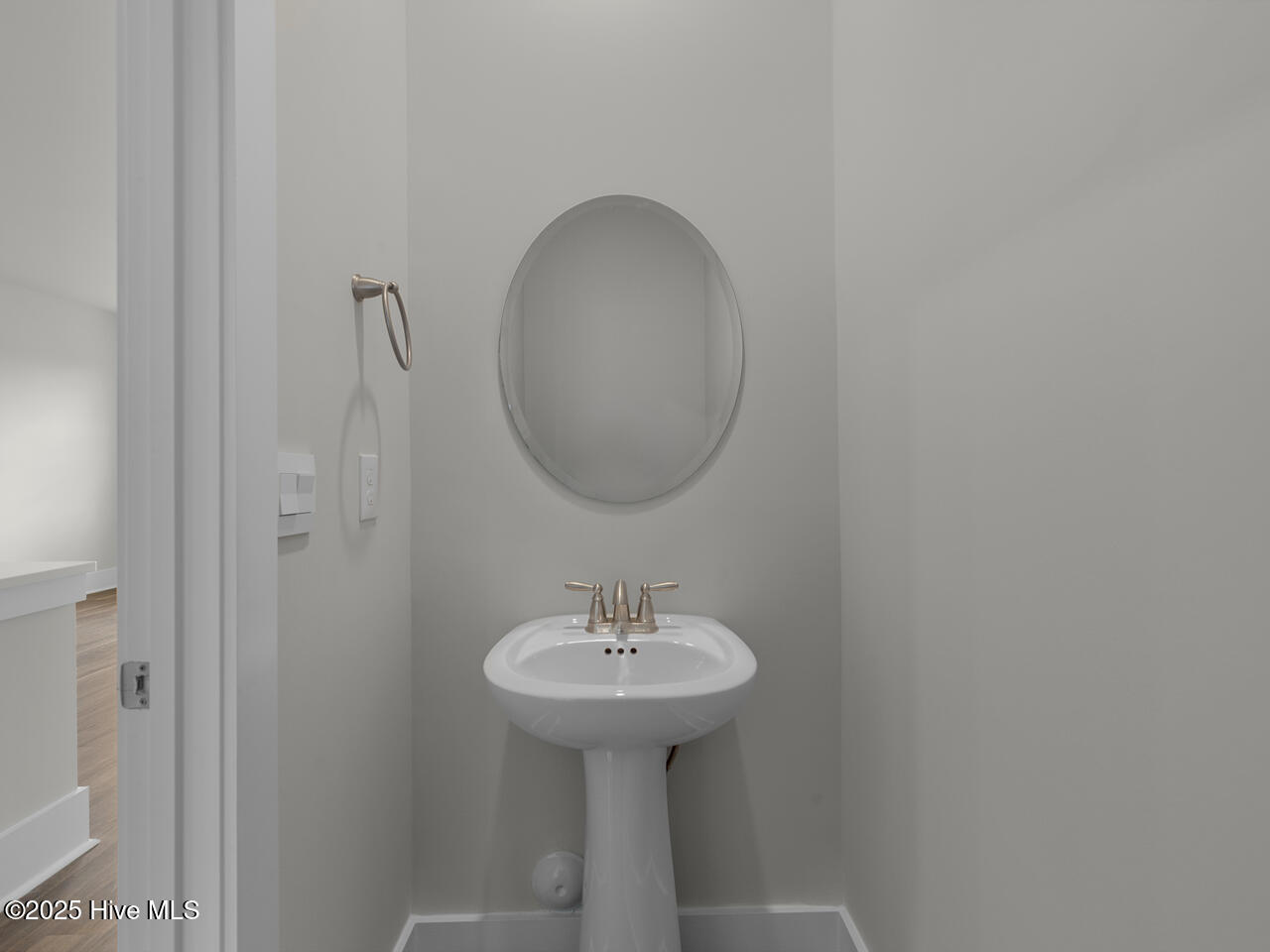 100508458 | Photo 16