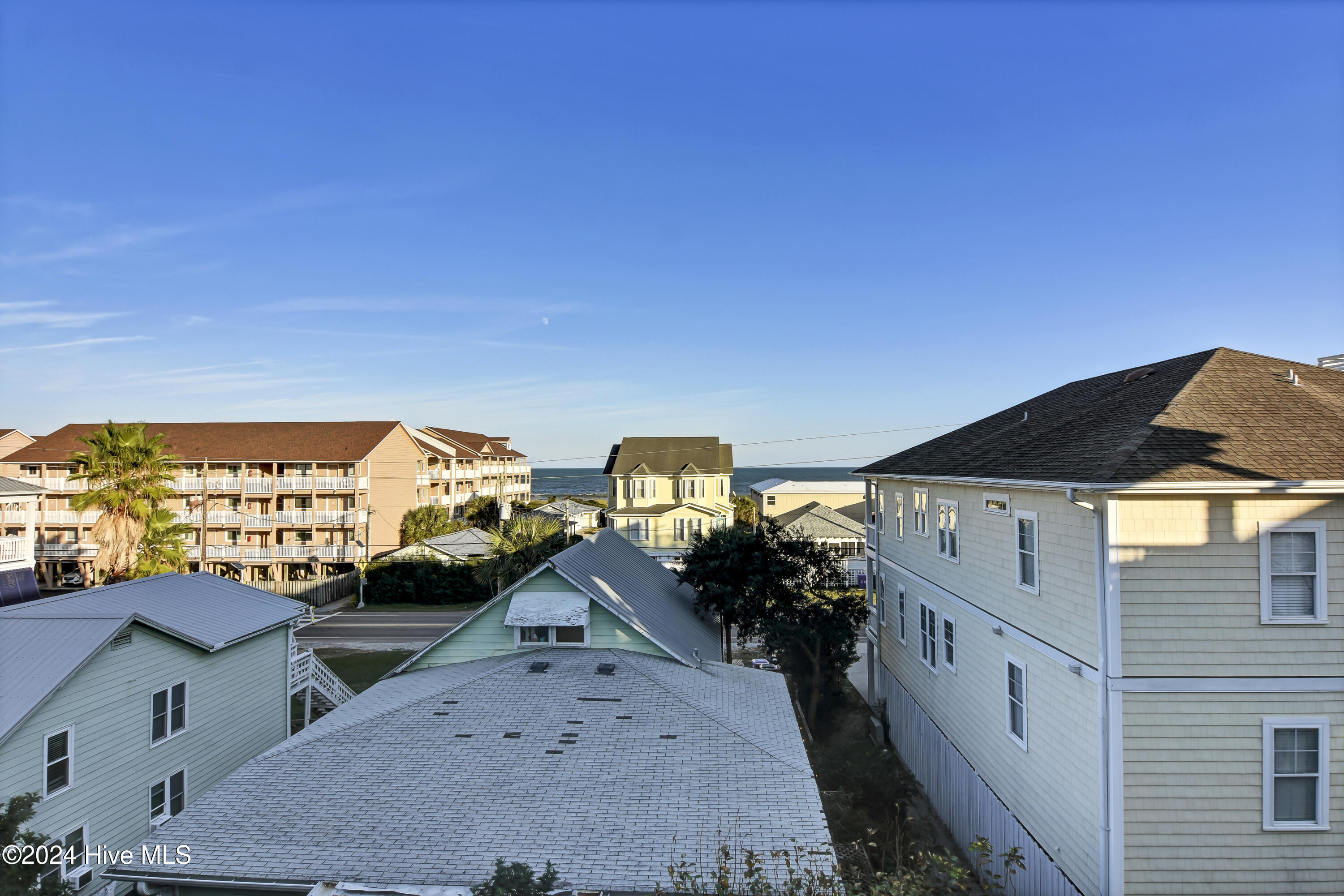 100475790 | Photo 32