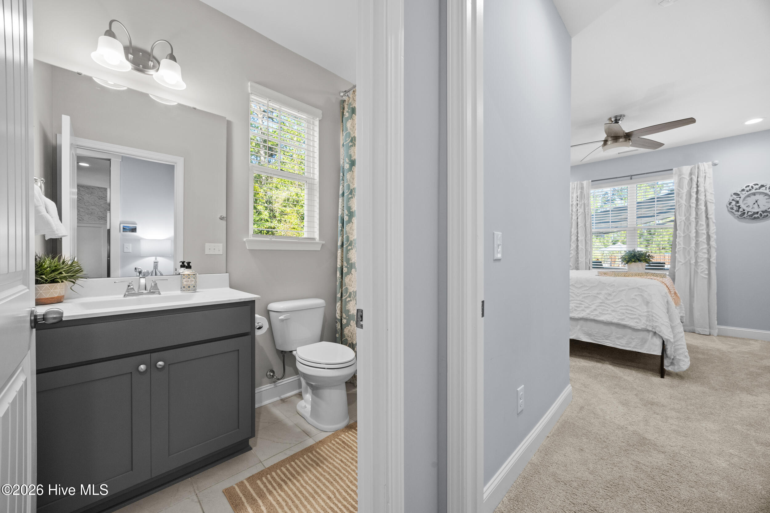 100566940 | Photo 30