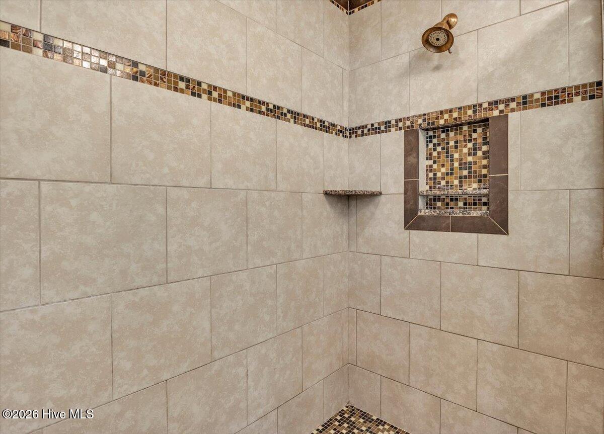 100565591 | Photo 46