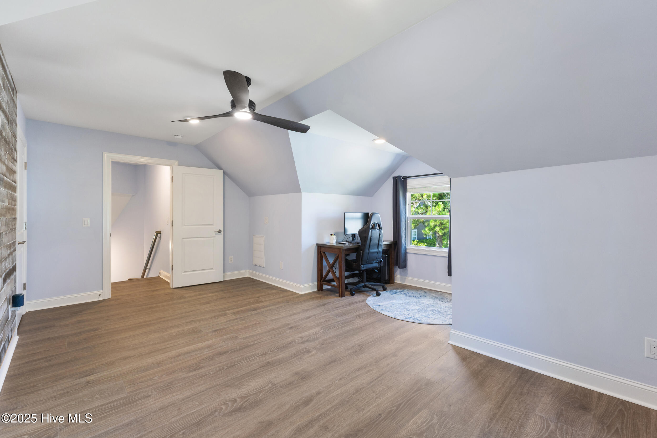 100520337 | Photo 27