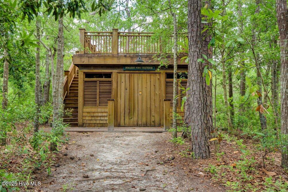 100563966 | Photo 93