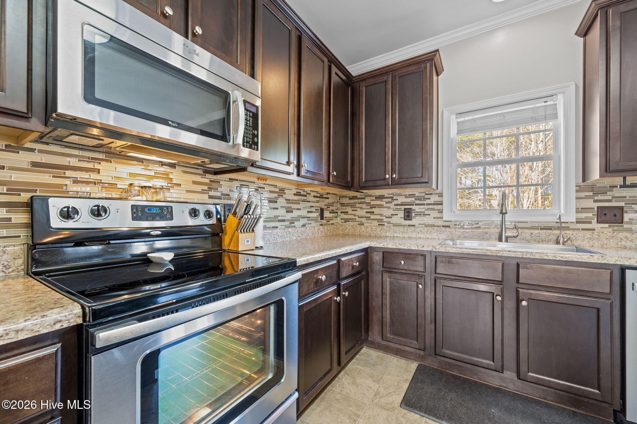 100547738 | Photo 12