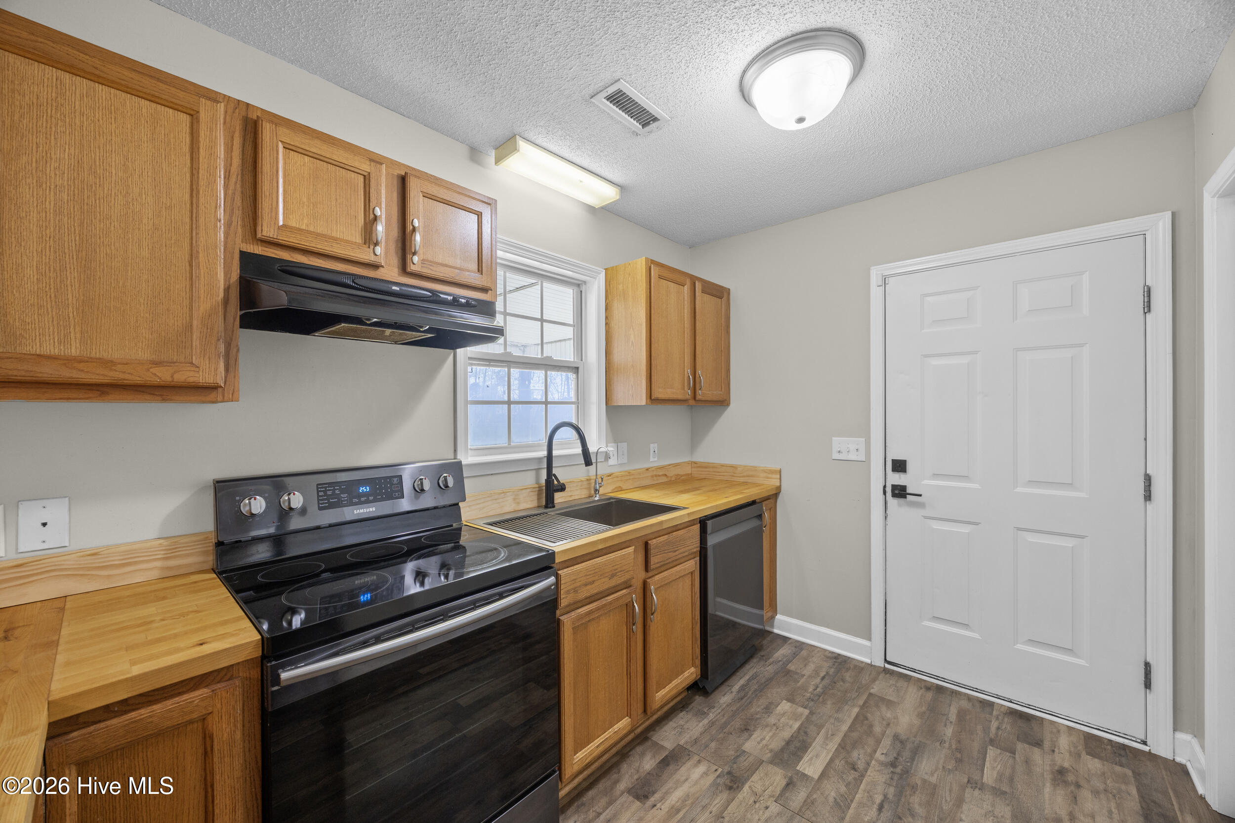 100564039 | Photo 28