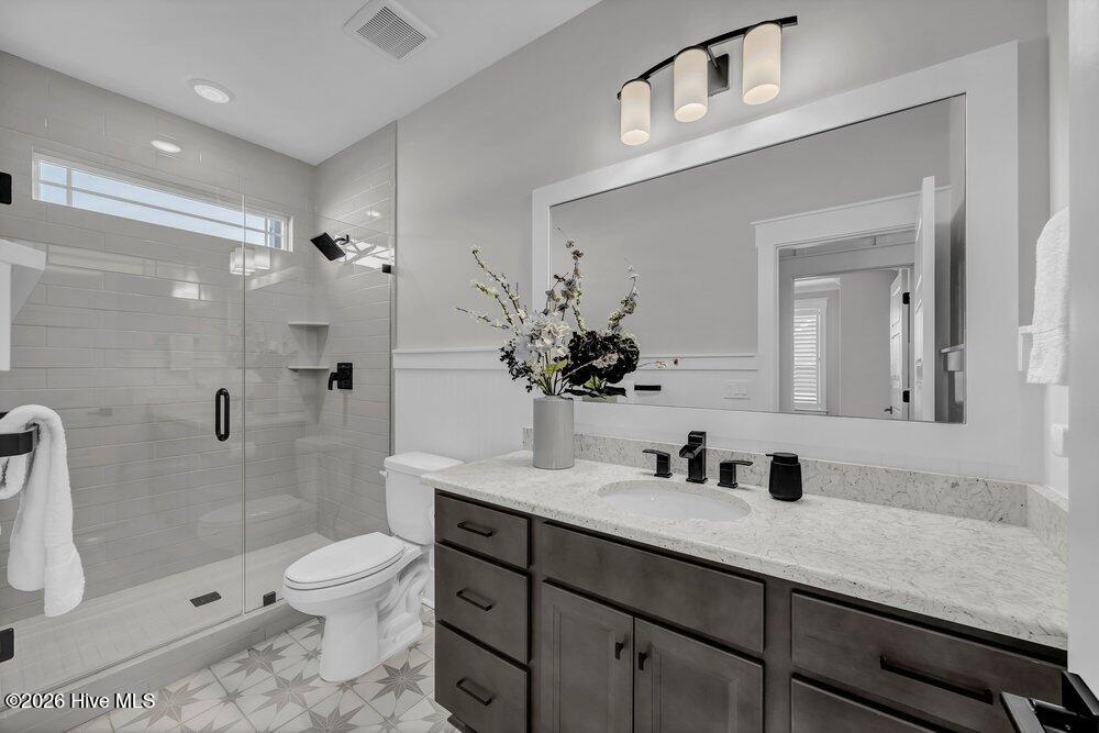 100547868 | Photo 30