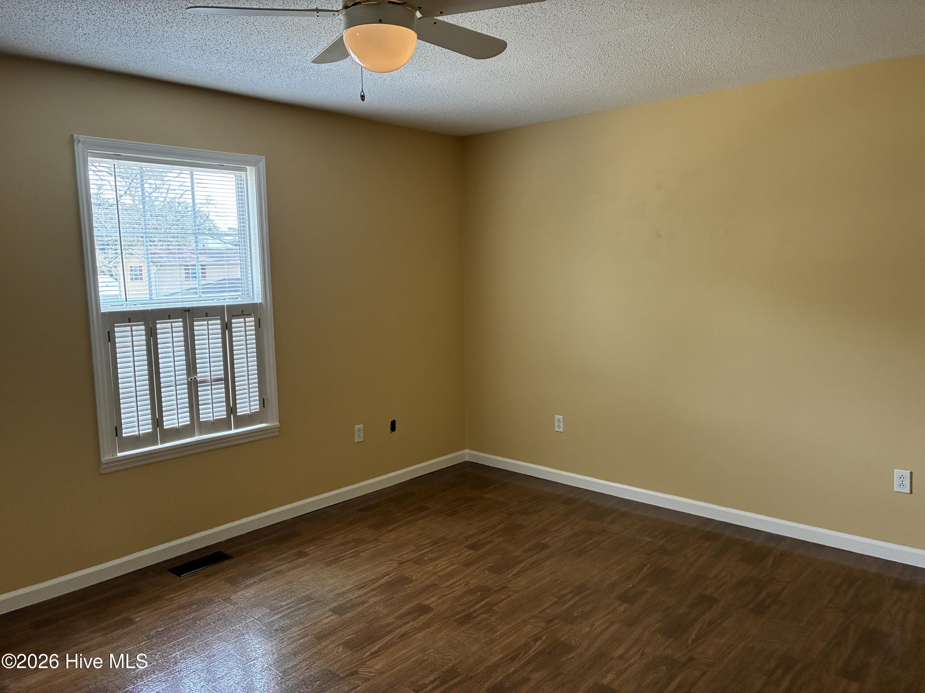 100558750 | Photo 22