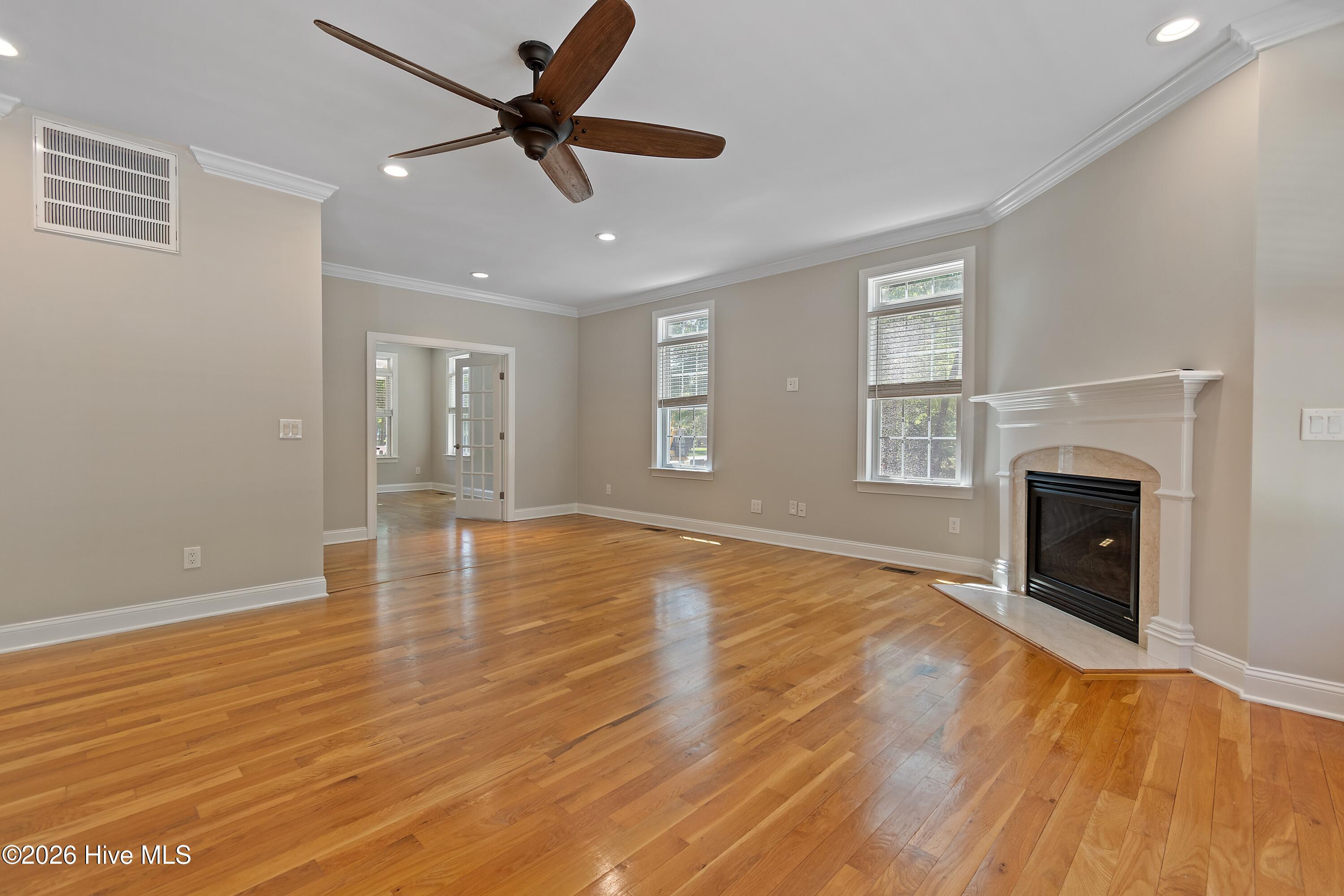 100568662 | Photo 20