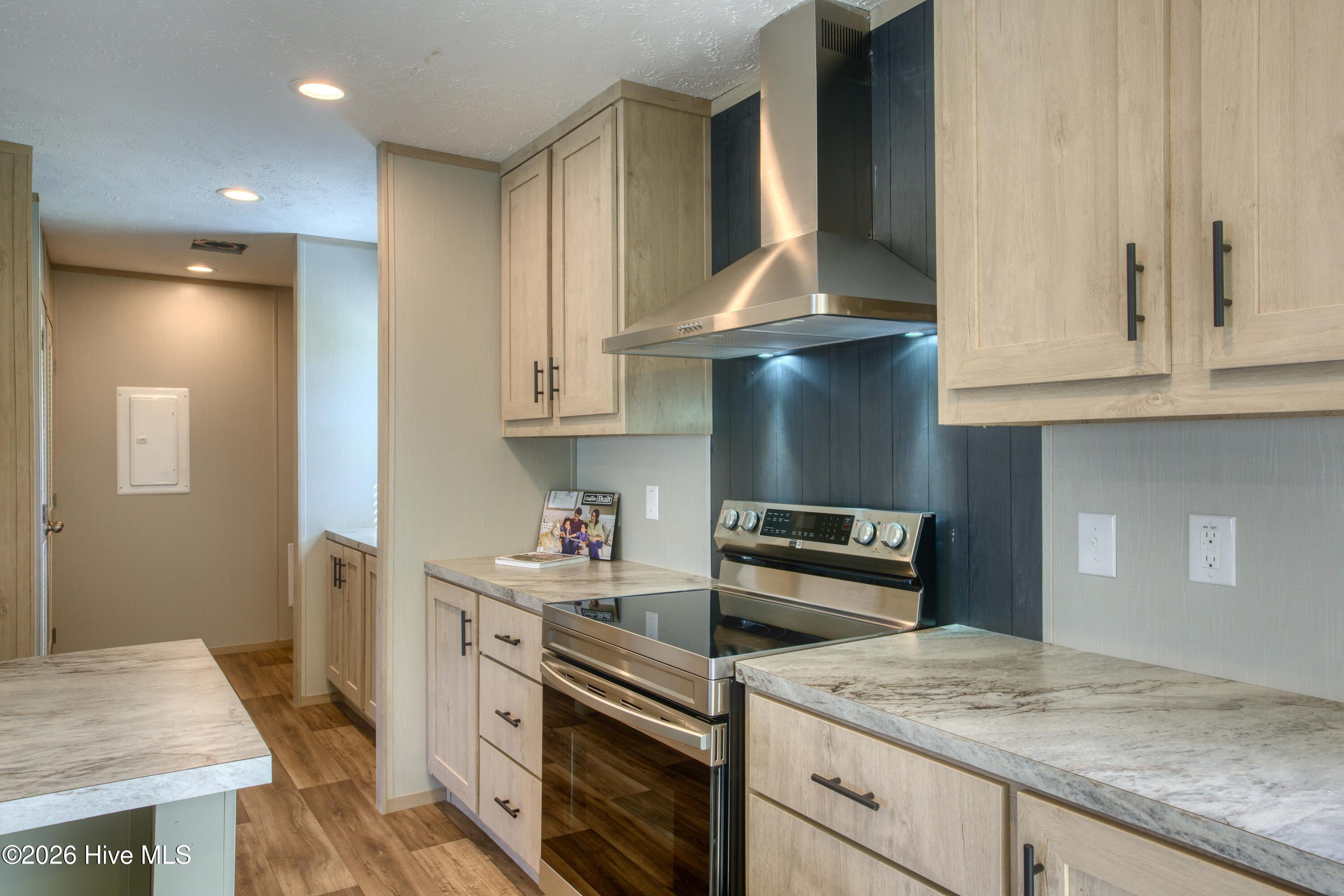 100557064 | Photo 13