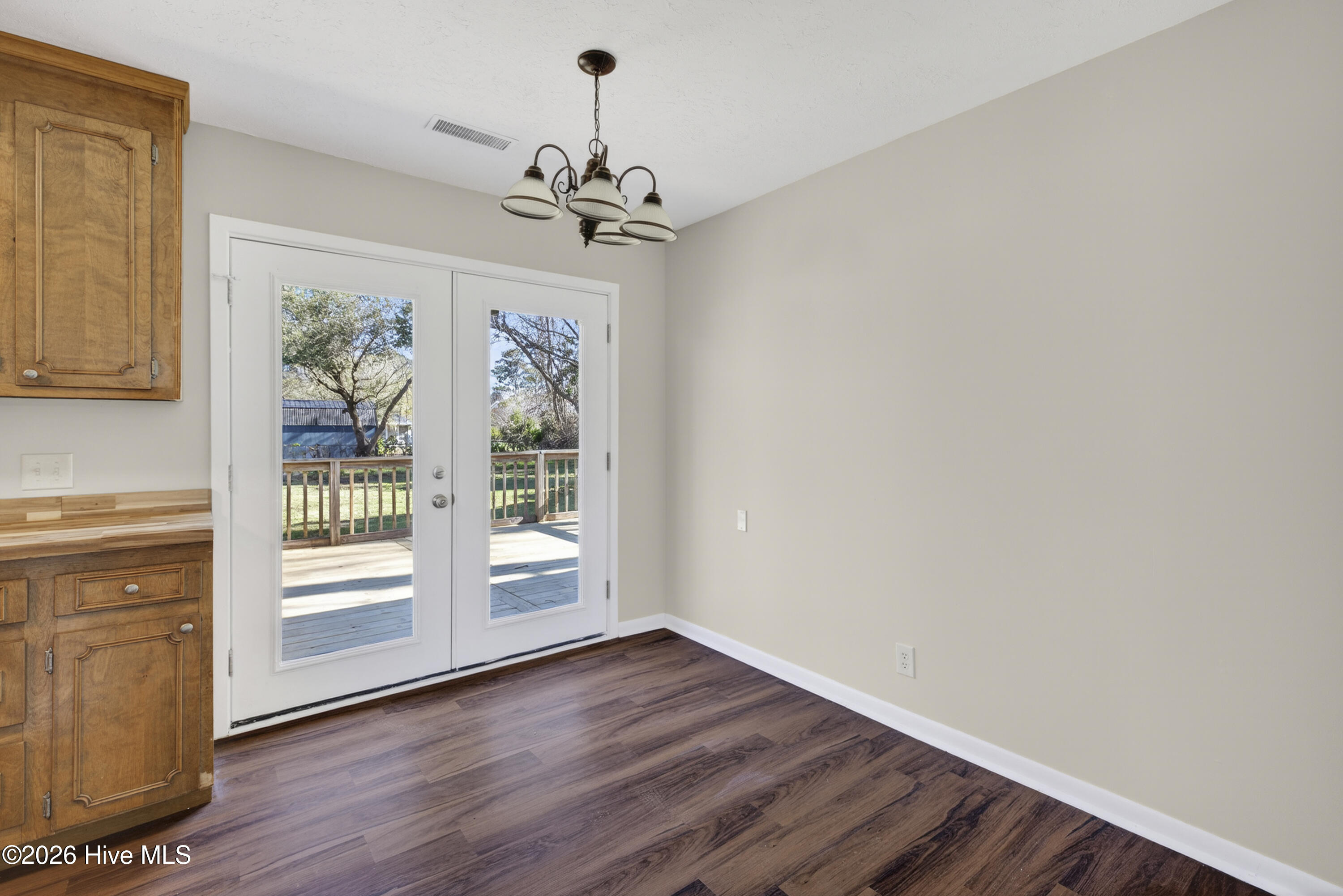 100560540 | Photo 10