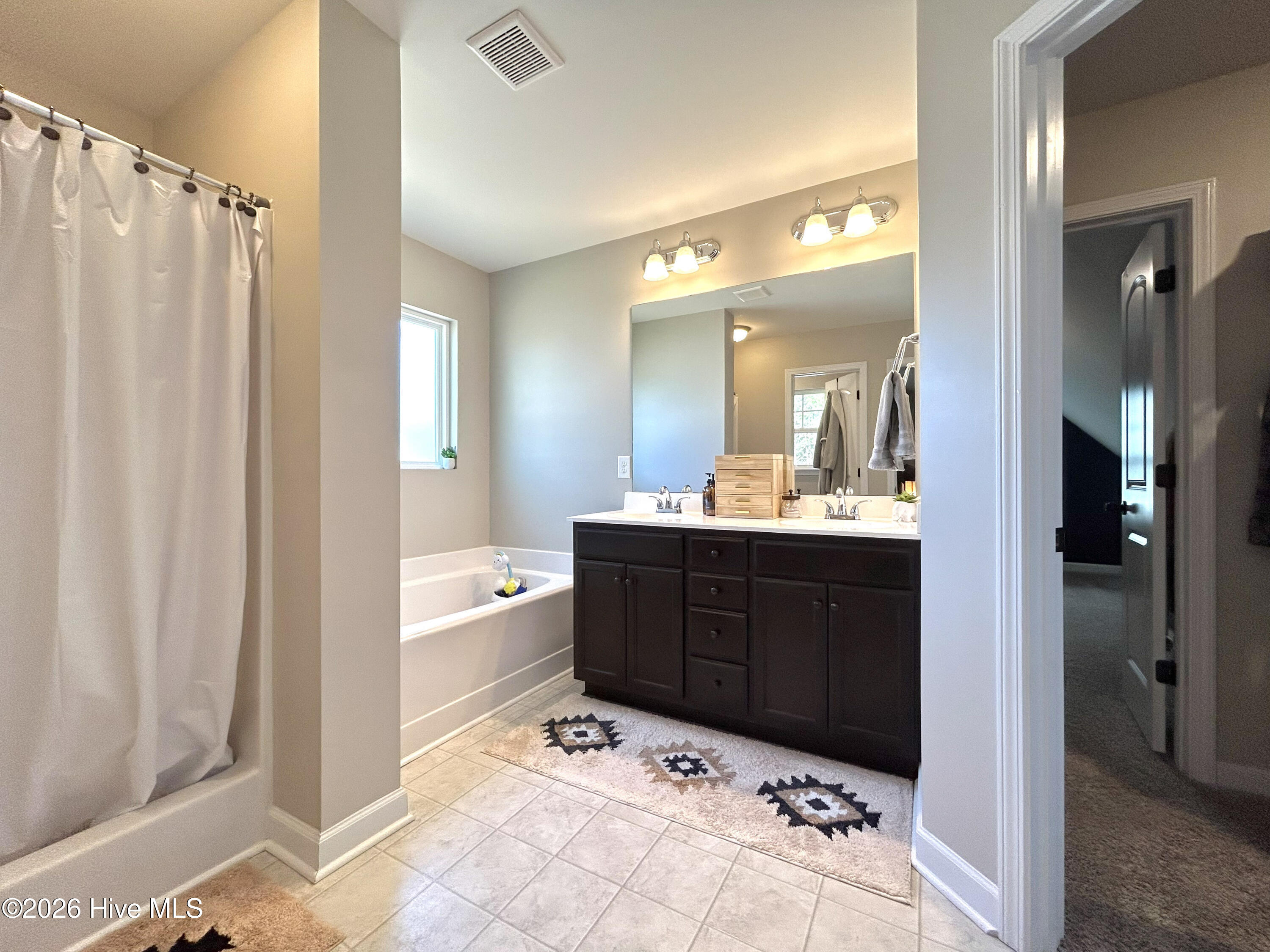 100557400 | Photo 38