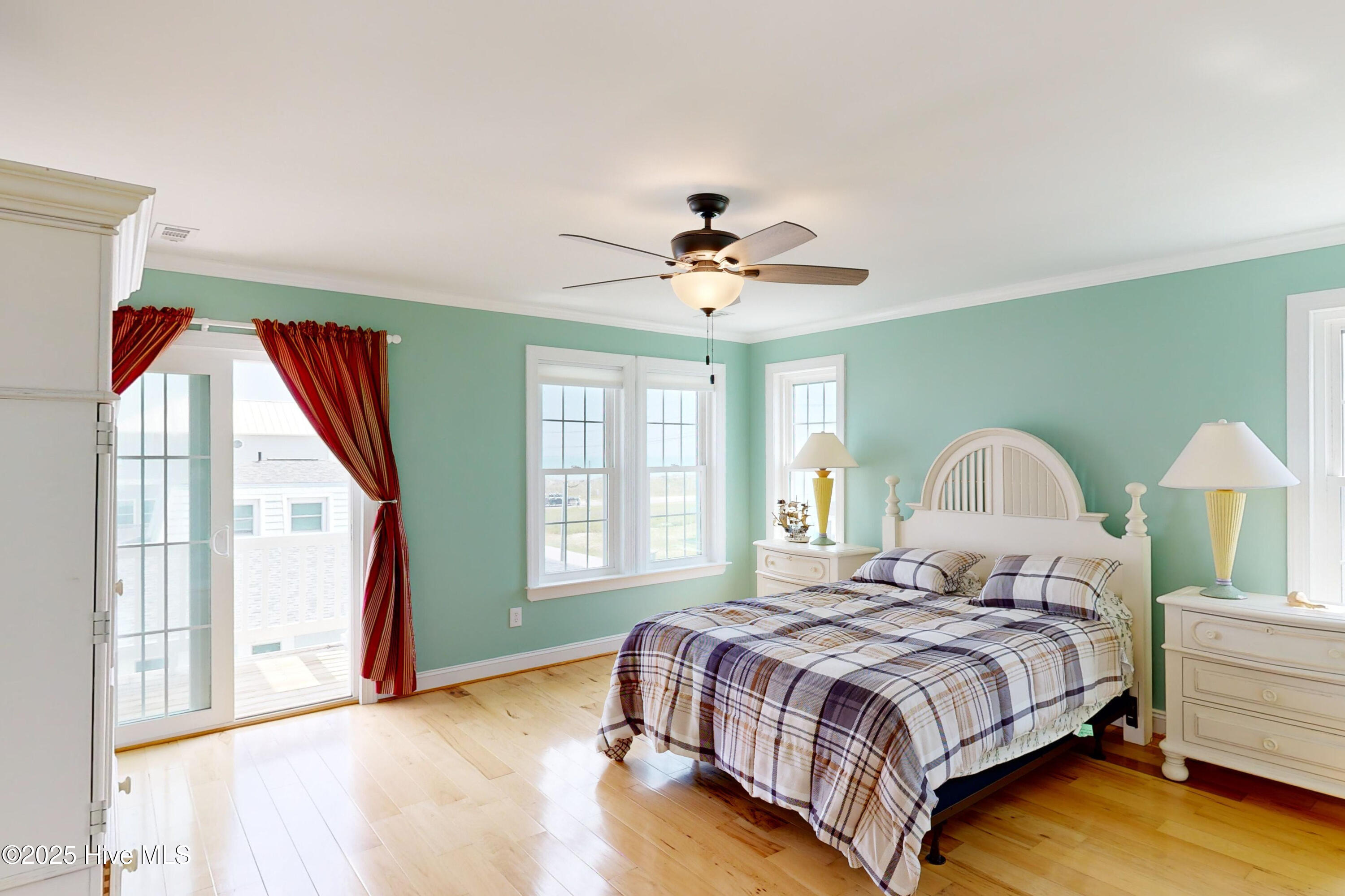 100563112 | Photo 36