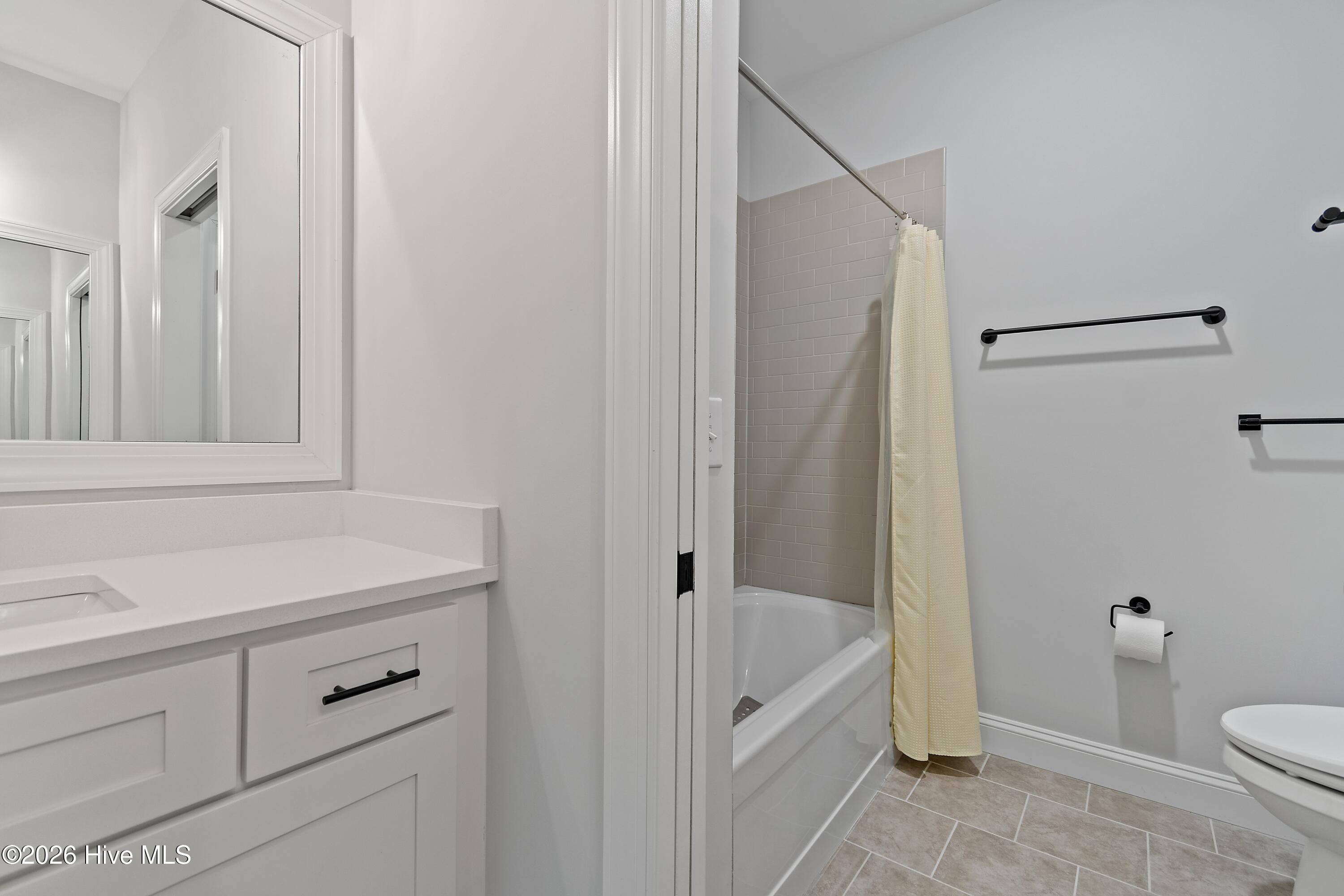 100565017 | Photo 43