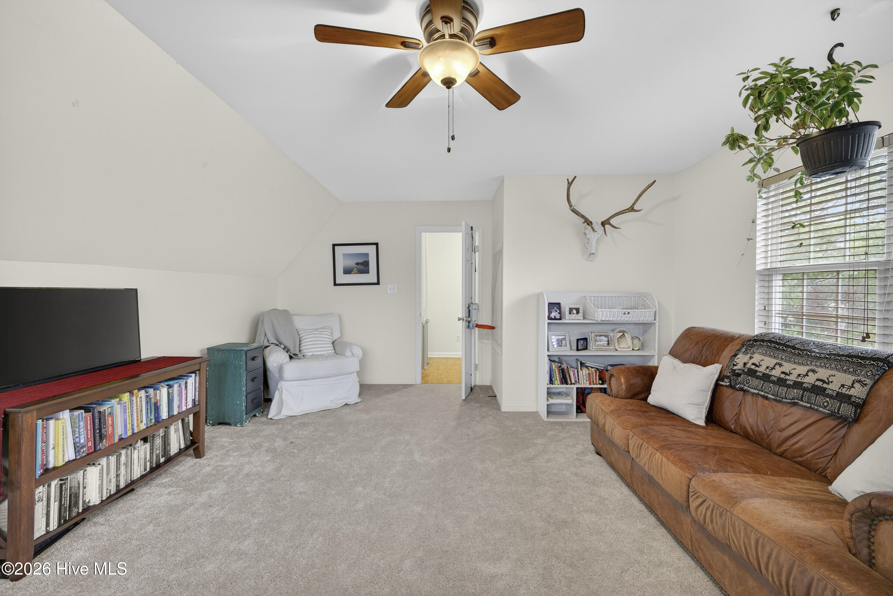 100558180 | Photo 33