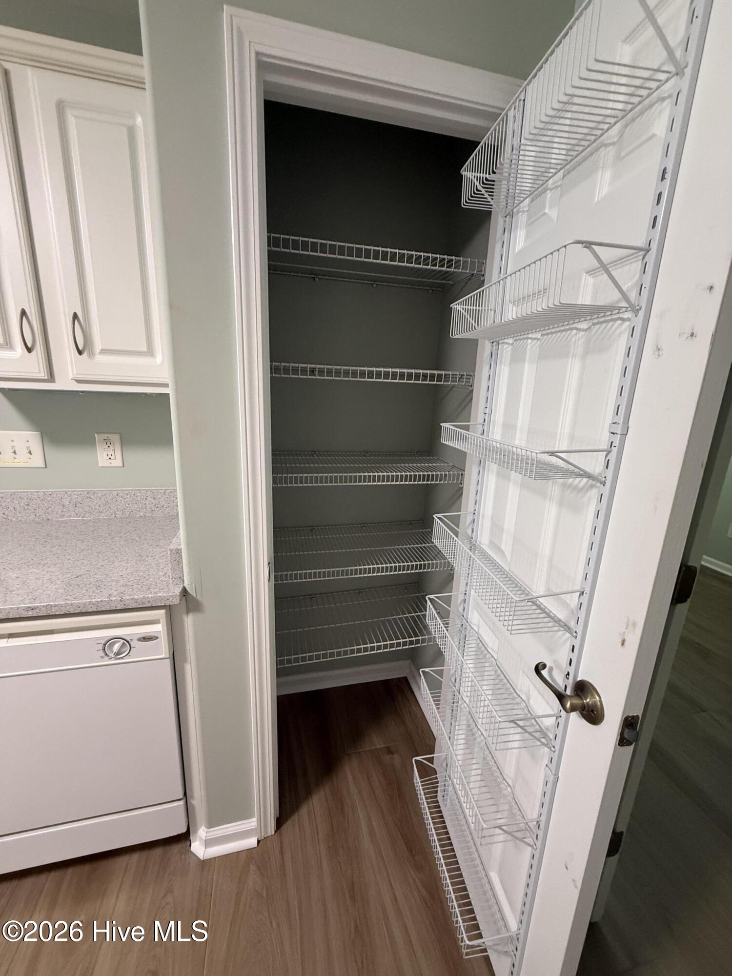 100568919 | Photo 17