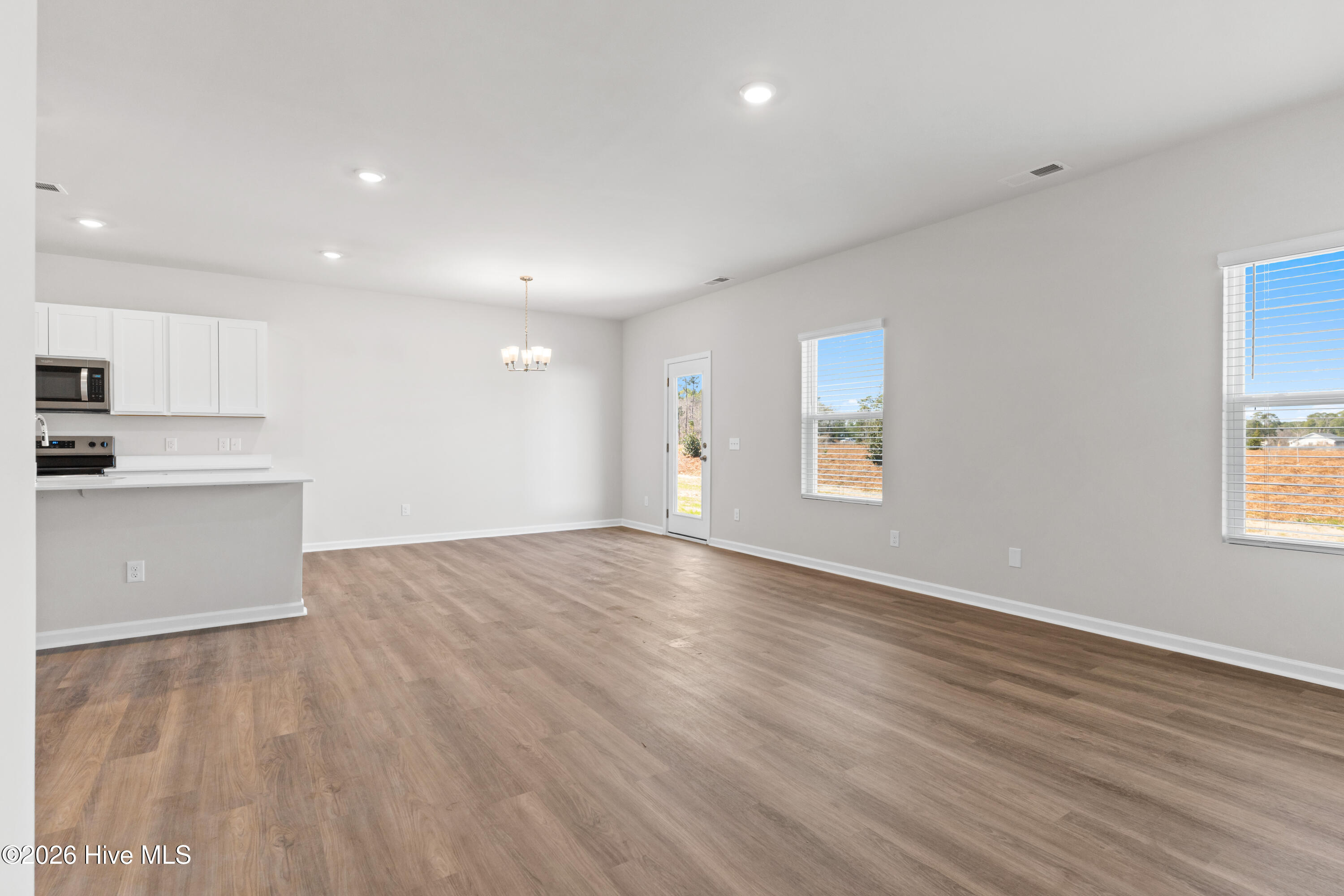 100538180 | Photo 44