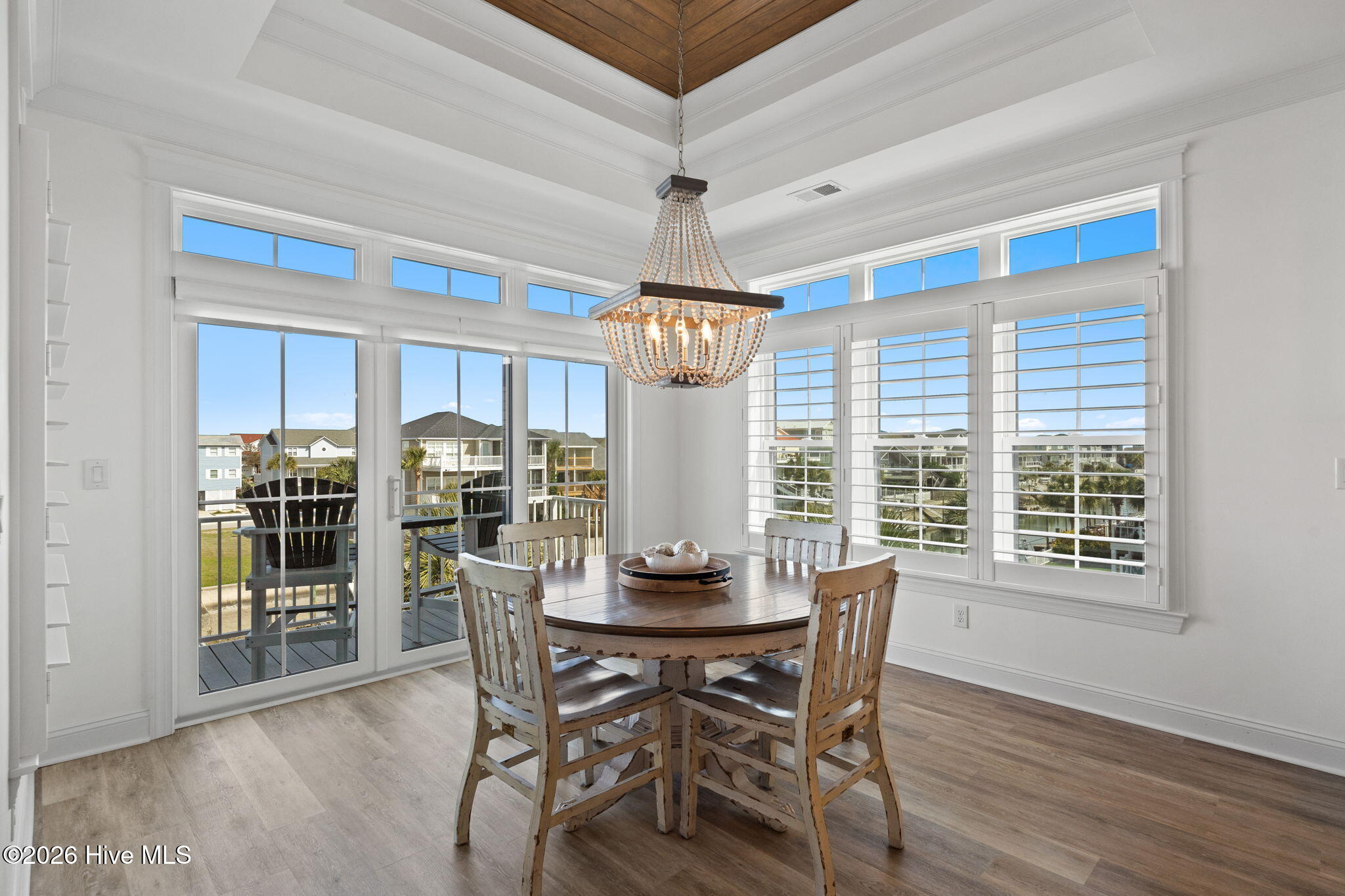 100562376 | Photo 19