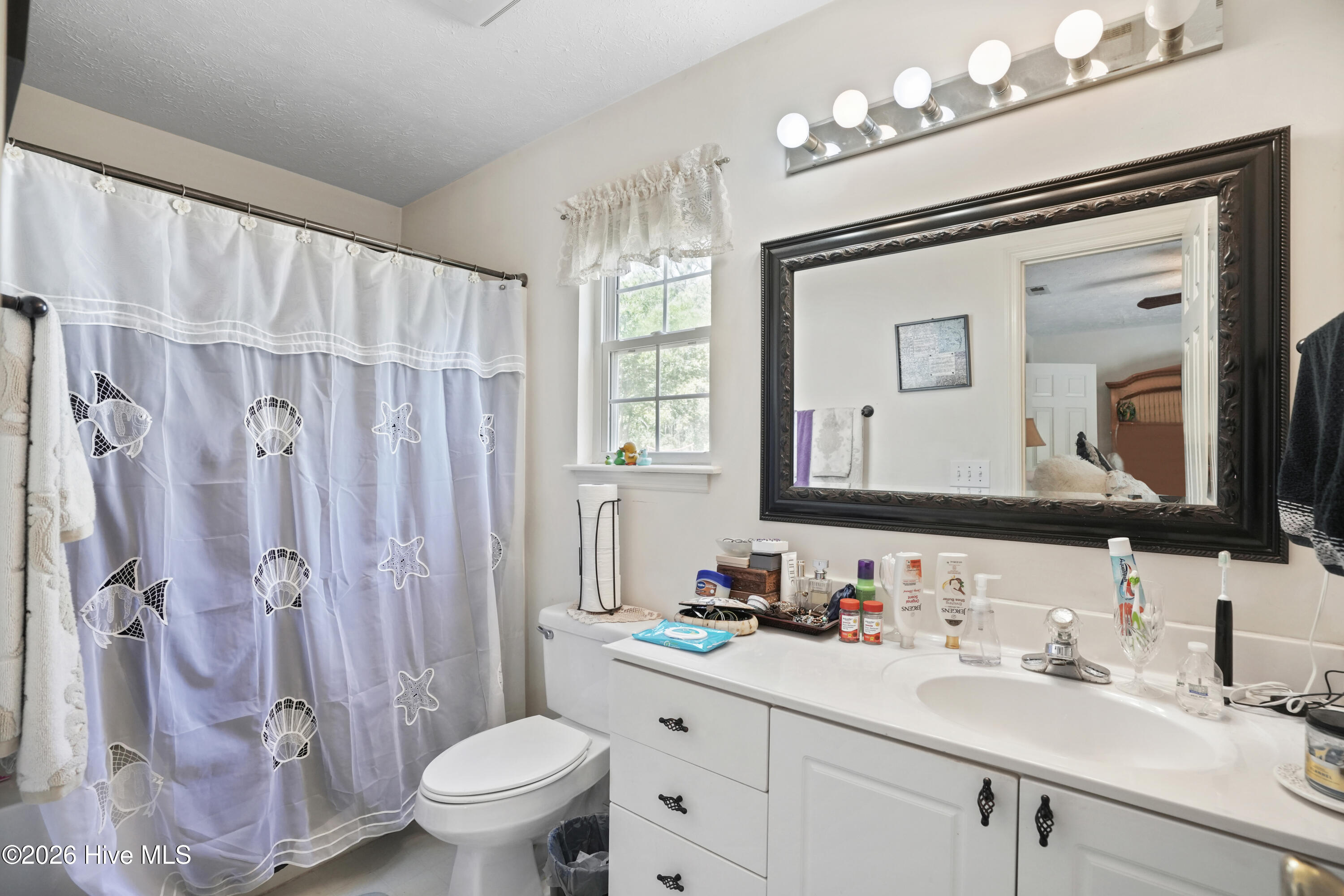 100570159 | Photo 18