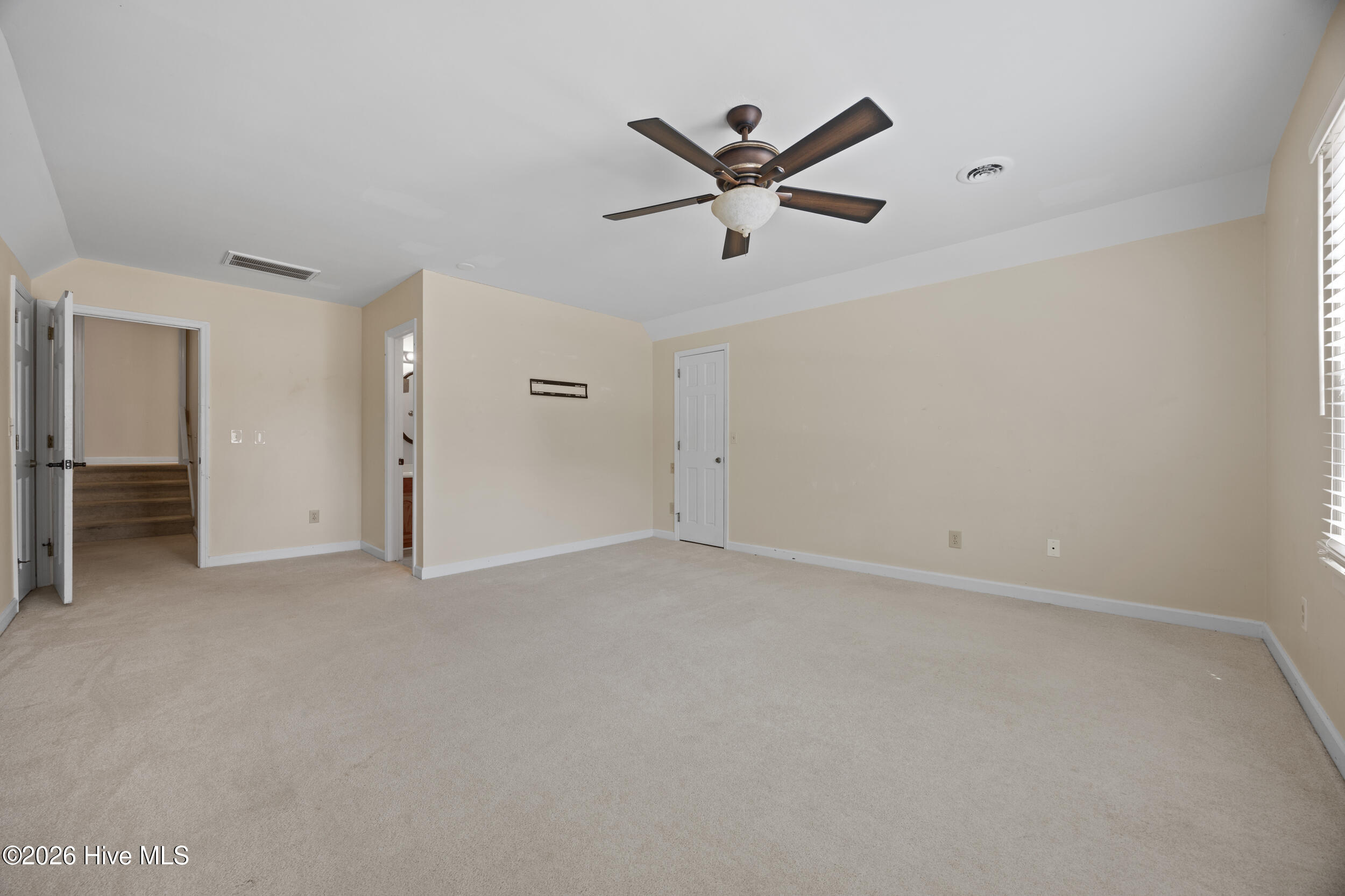 100558264 | Photo 32