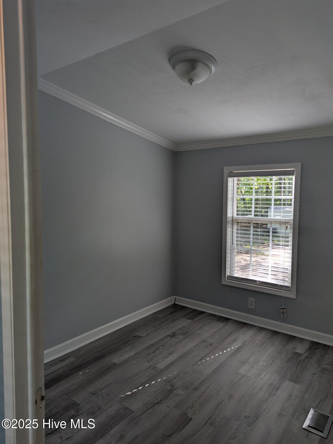 100504275 | Photo 16