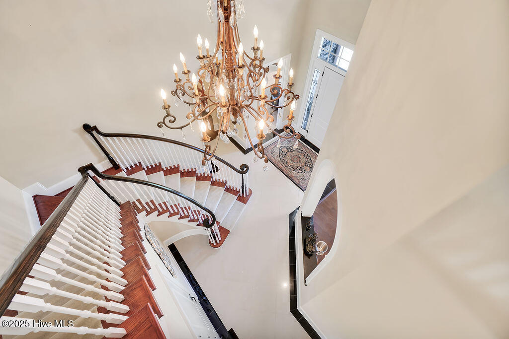 100535984 | Photo 40