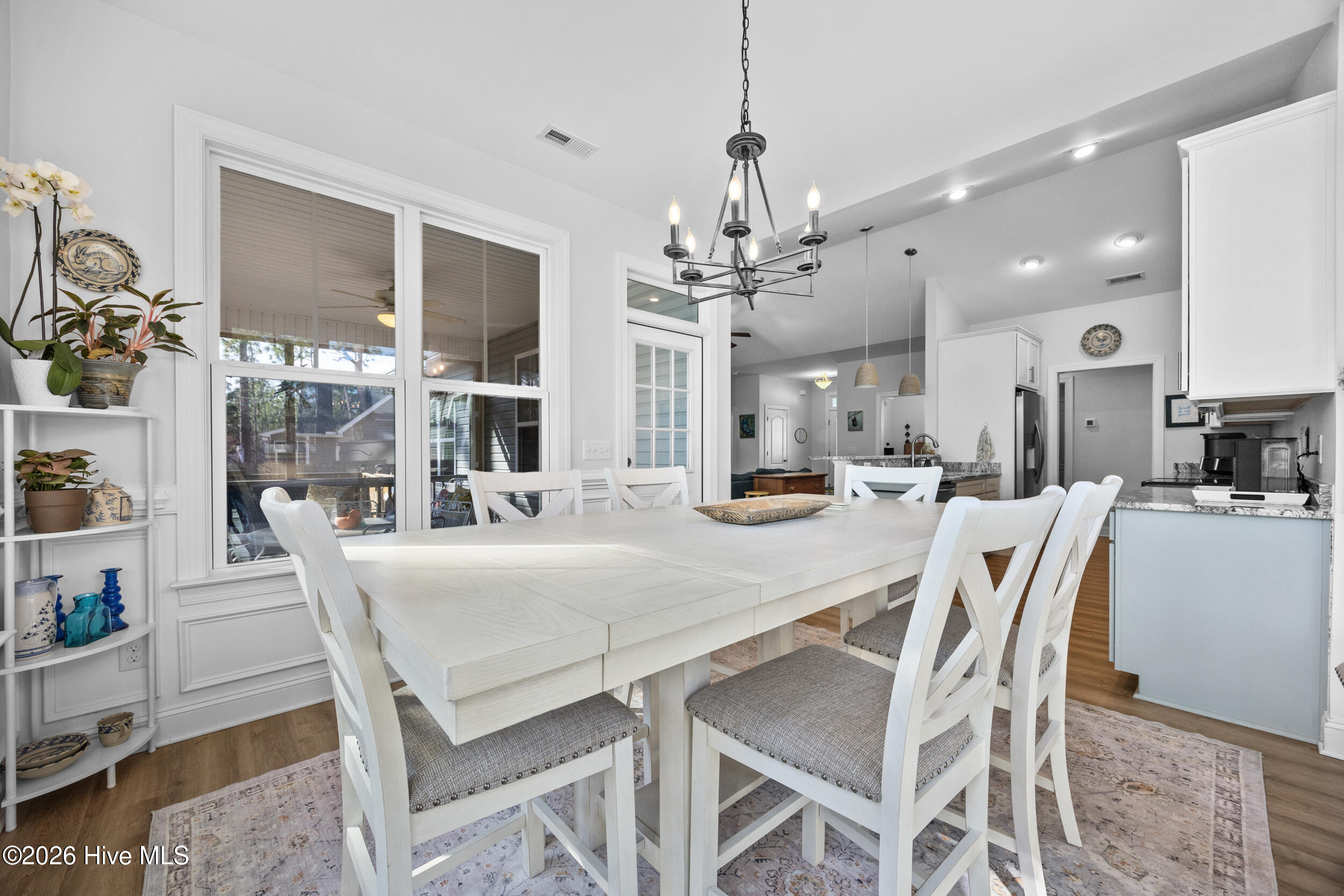 100553911 | Photo 12