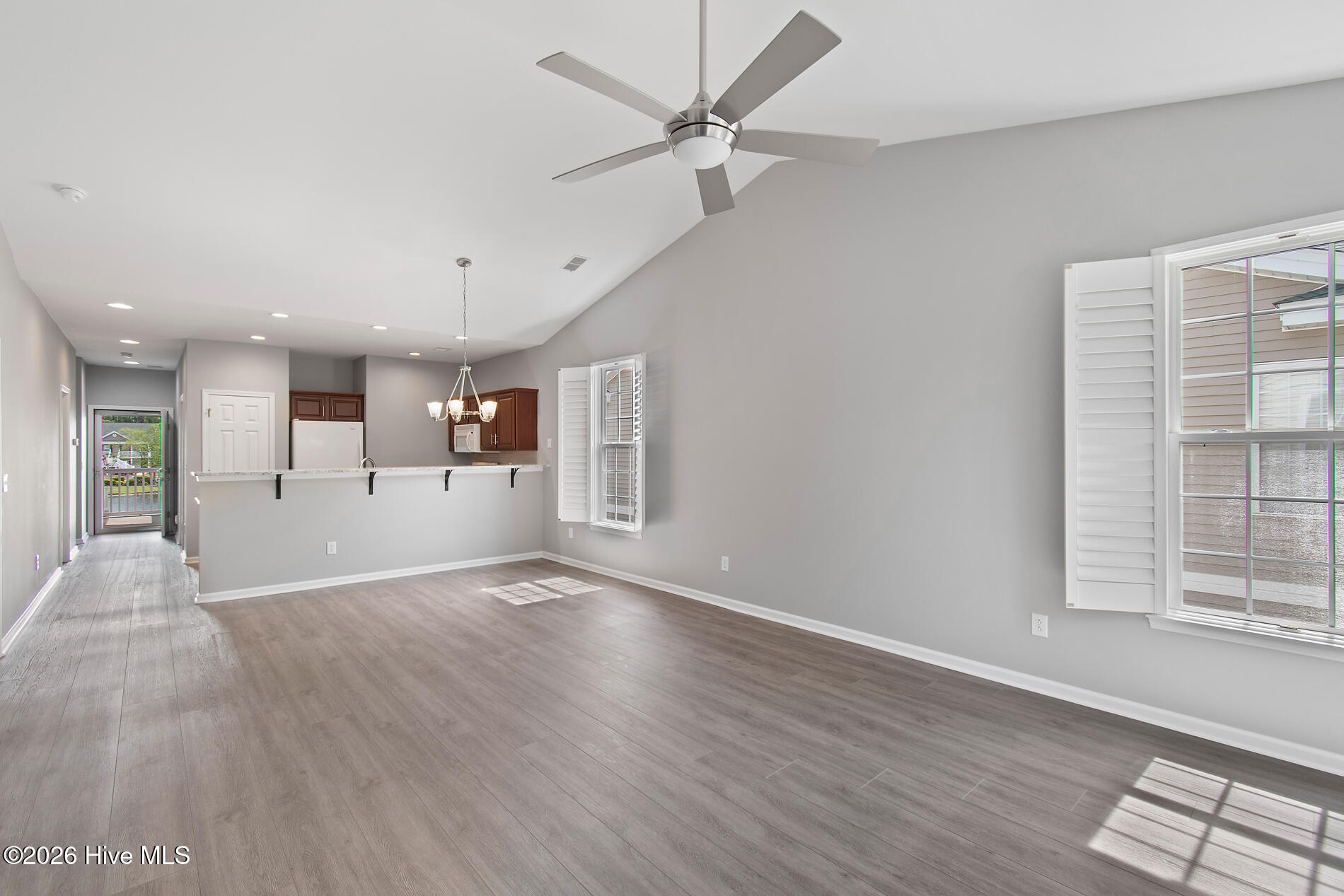 100566917 | Photo 17