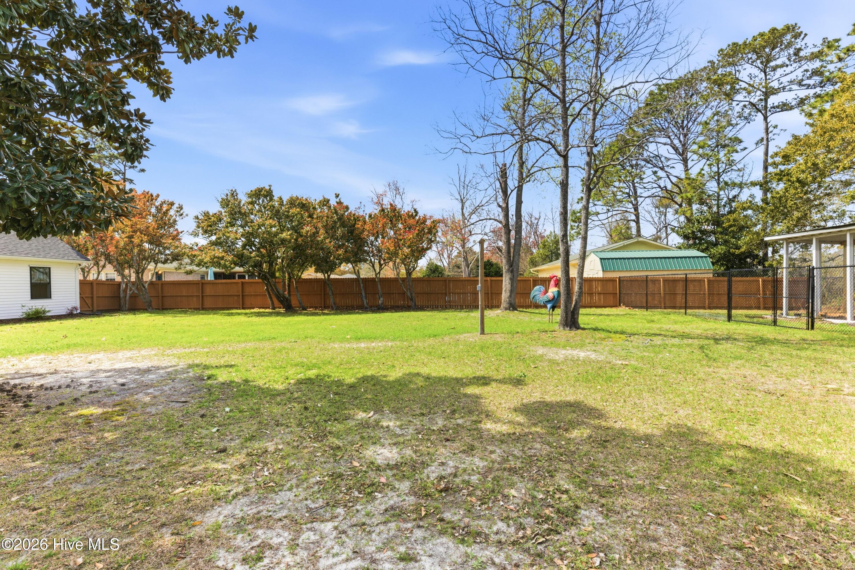 100561683 | Photo 32