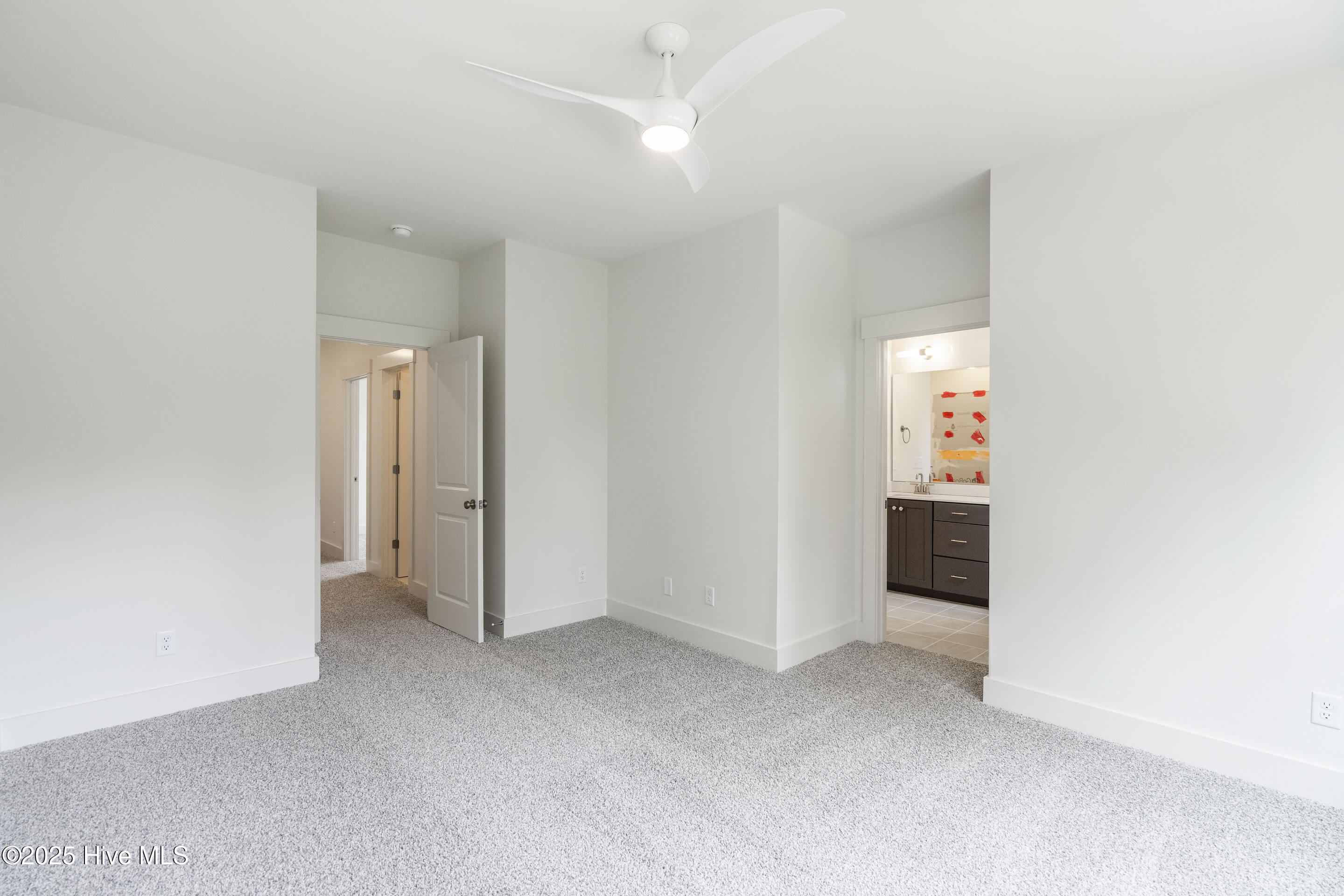 100519186 | Photo 21