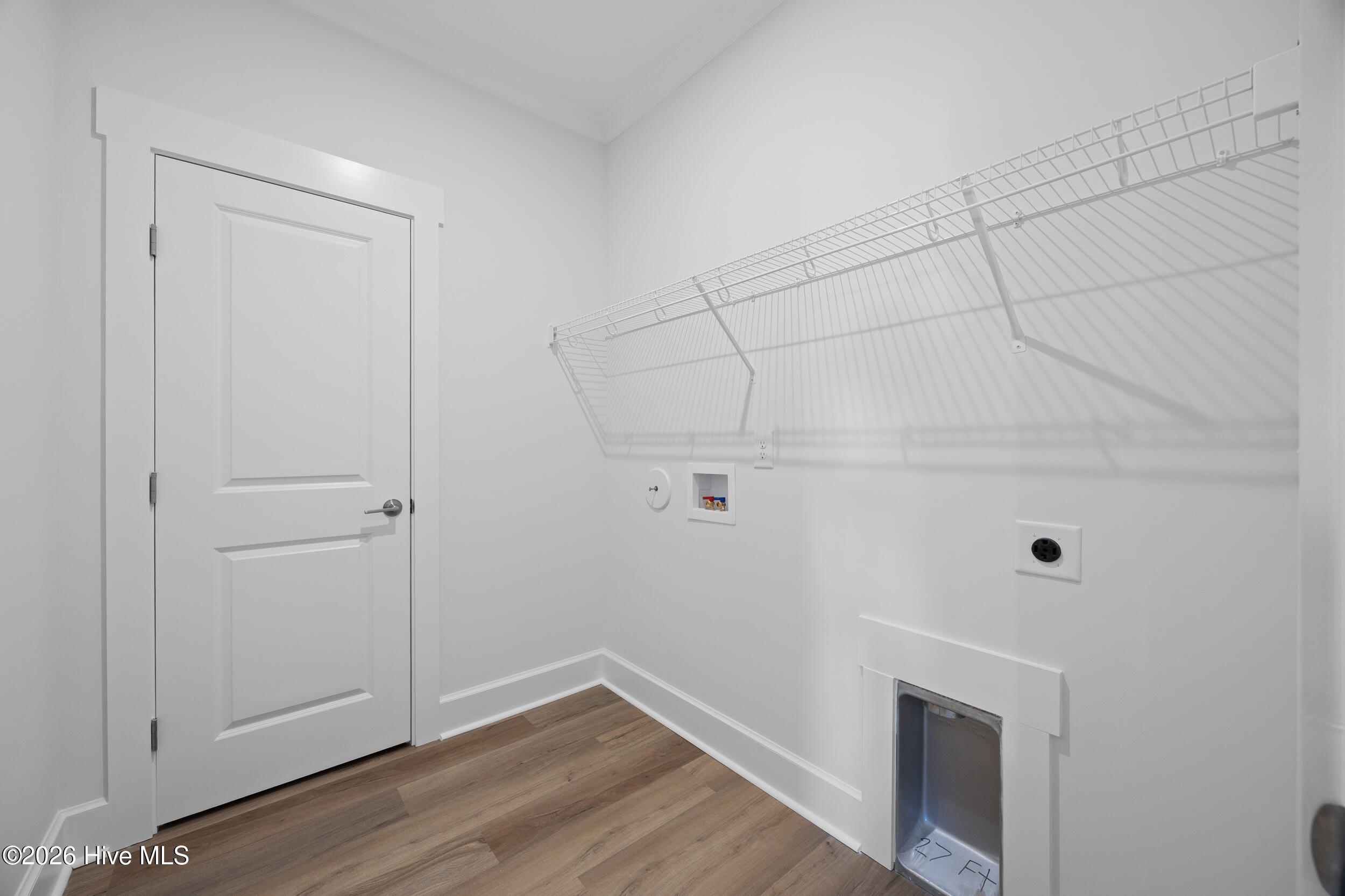 100548028 | Photo 14