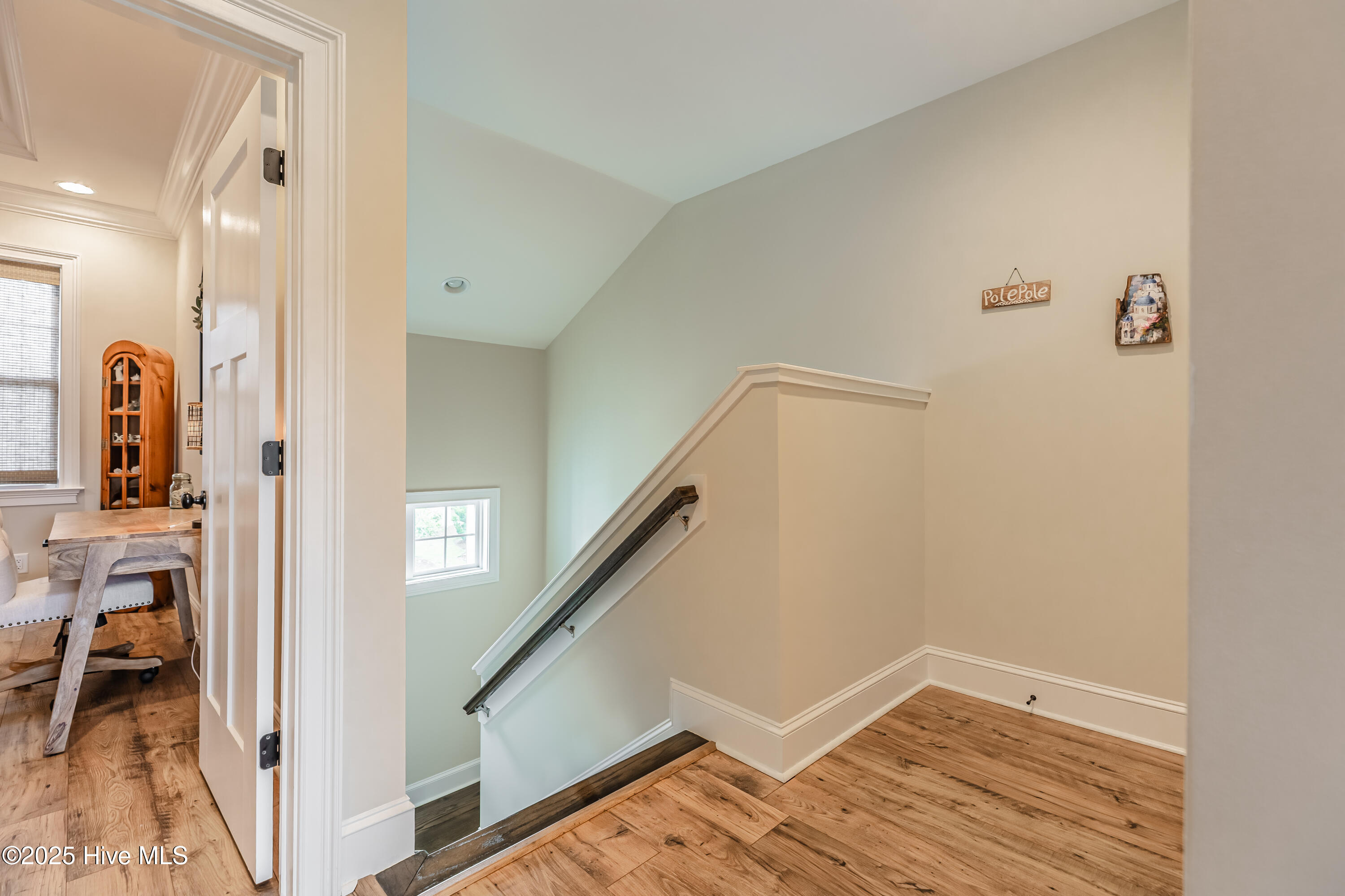 100523933 | Photo 42