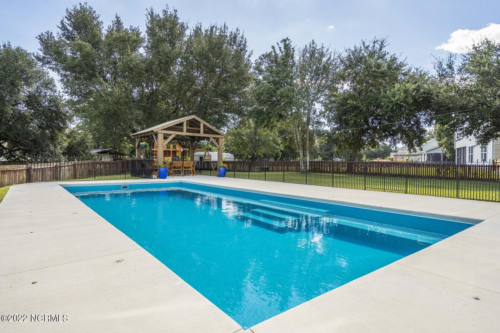 100556304 | Photo 75