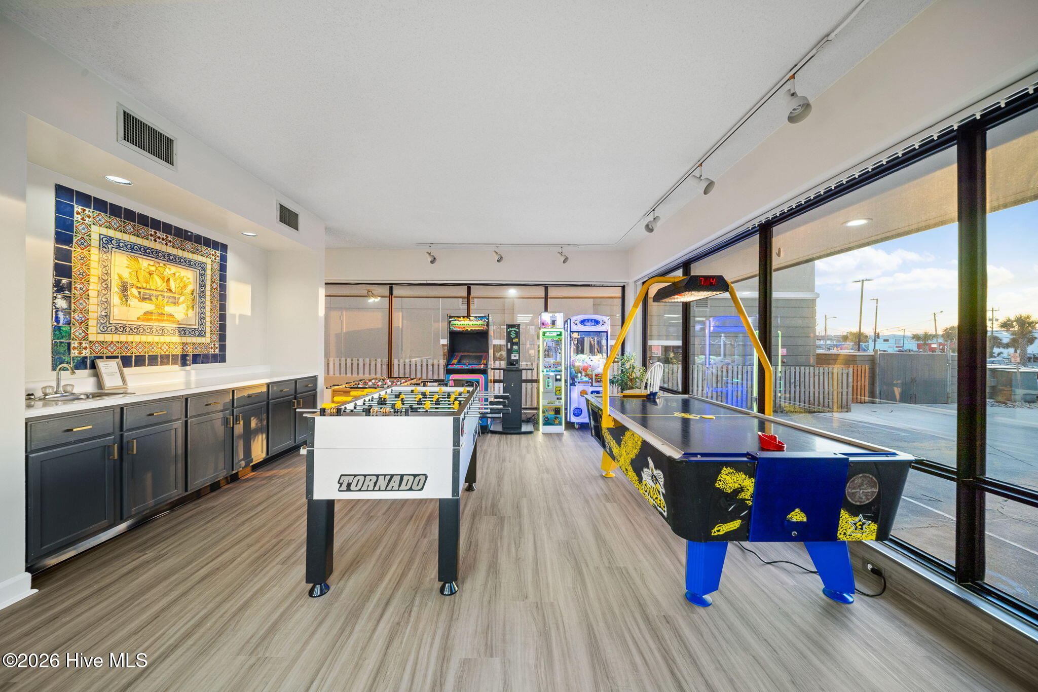 100561772 | Photo 41