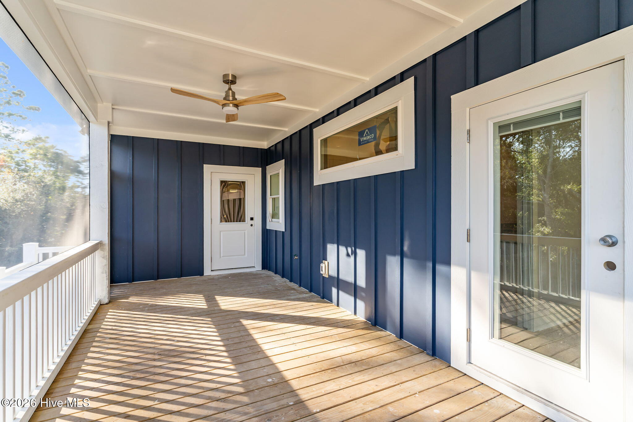 100548785 | Photo 47