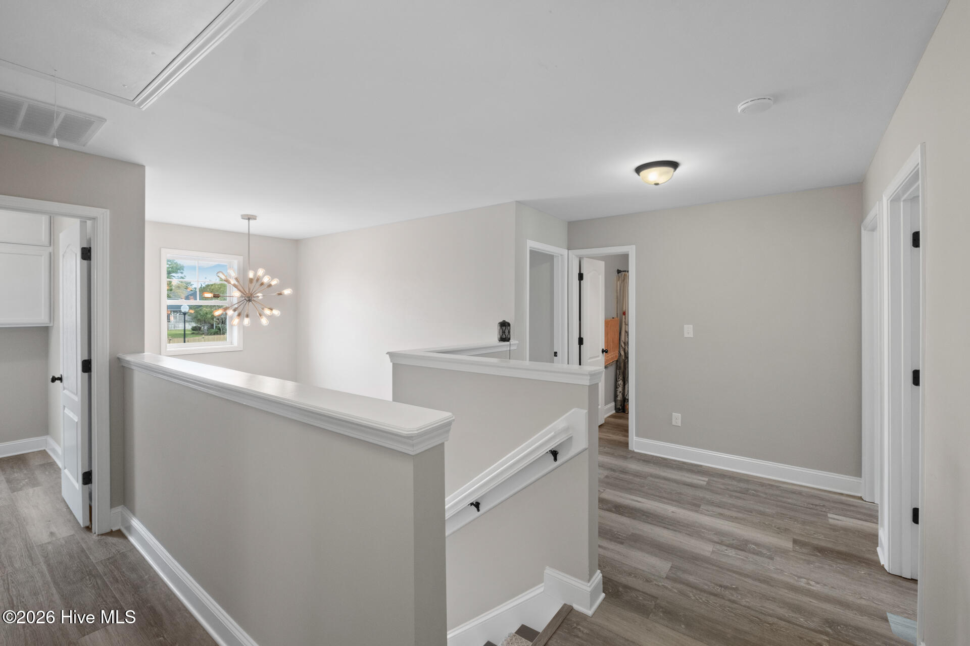 100566608 | Photo 18