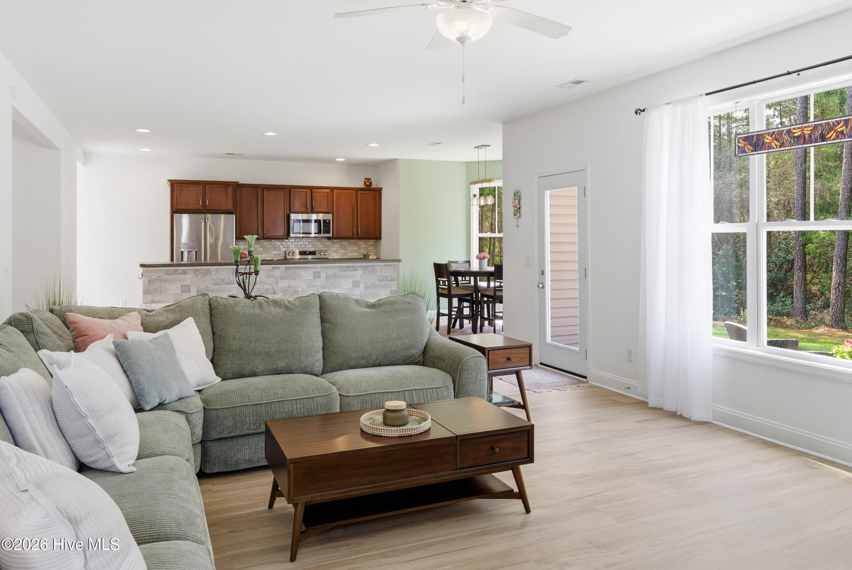 100563576 | Photo 13