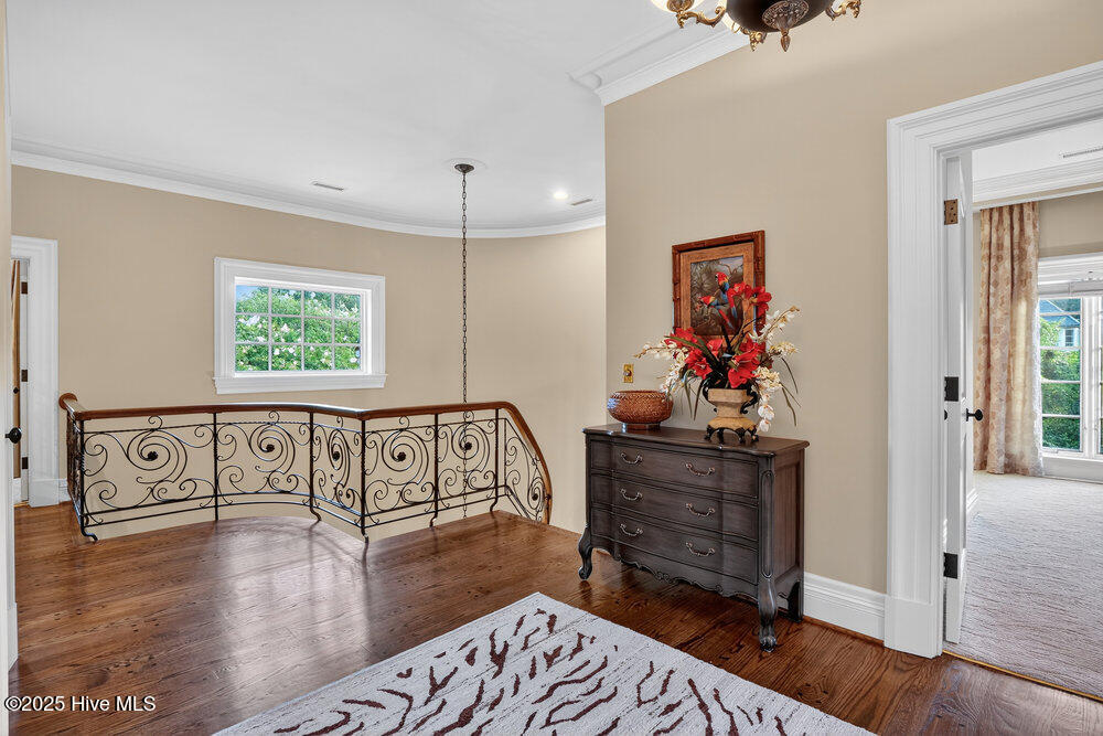 100544850 | Photo 53