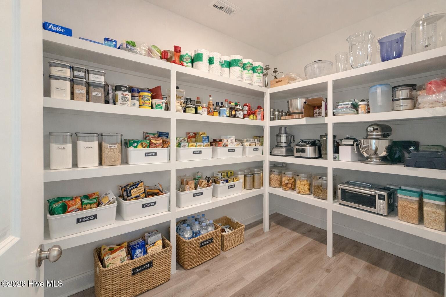 100567915 | Photo 23