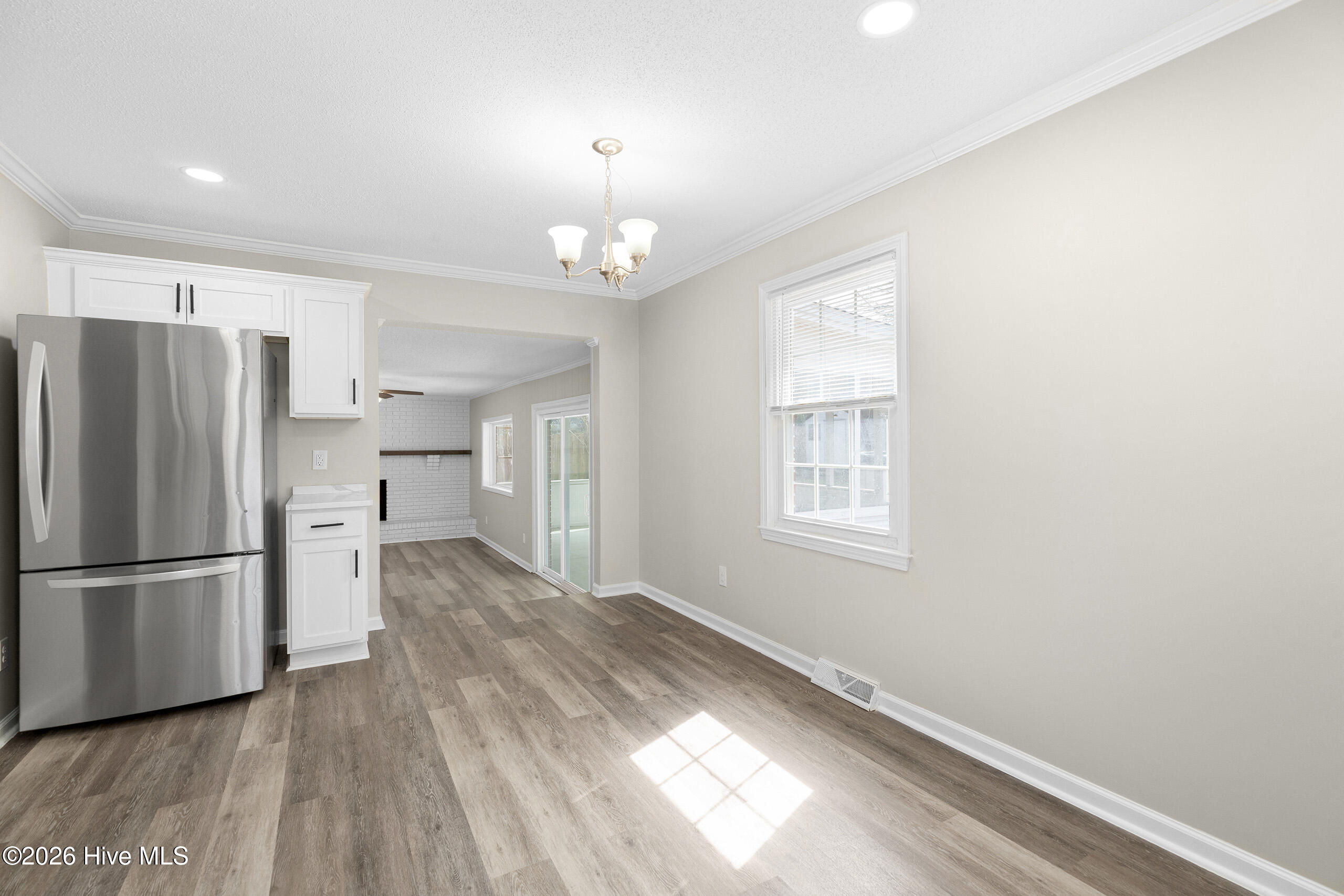 100558477 | Photo 14