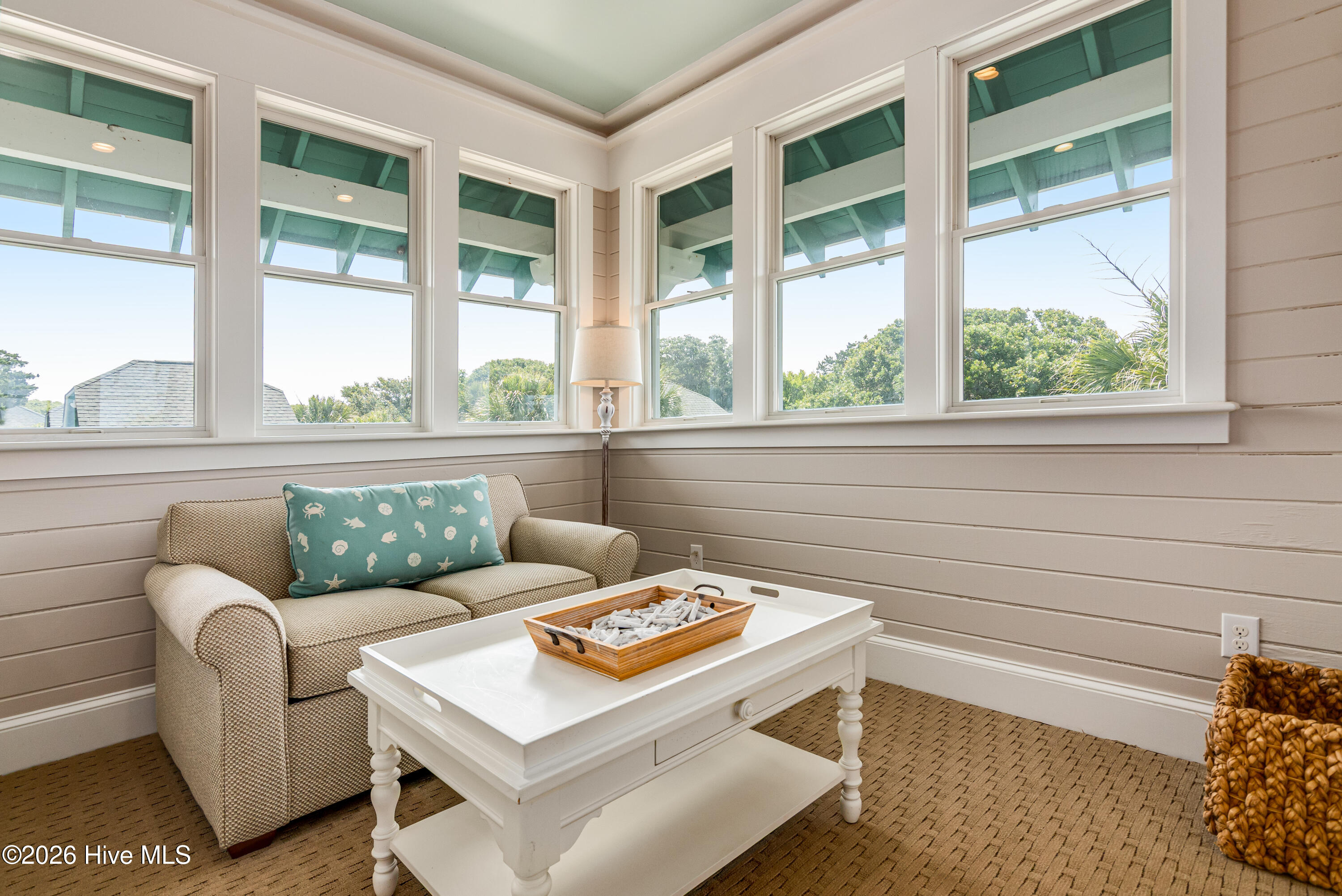 100565822 | Photo 31