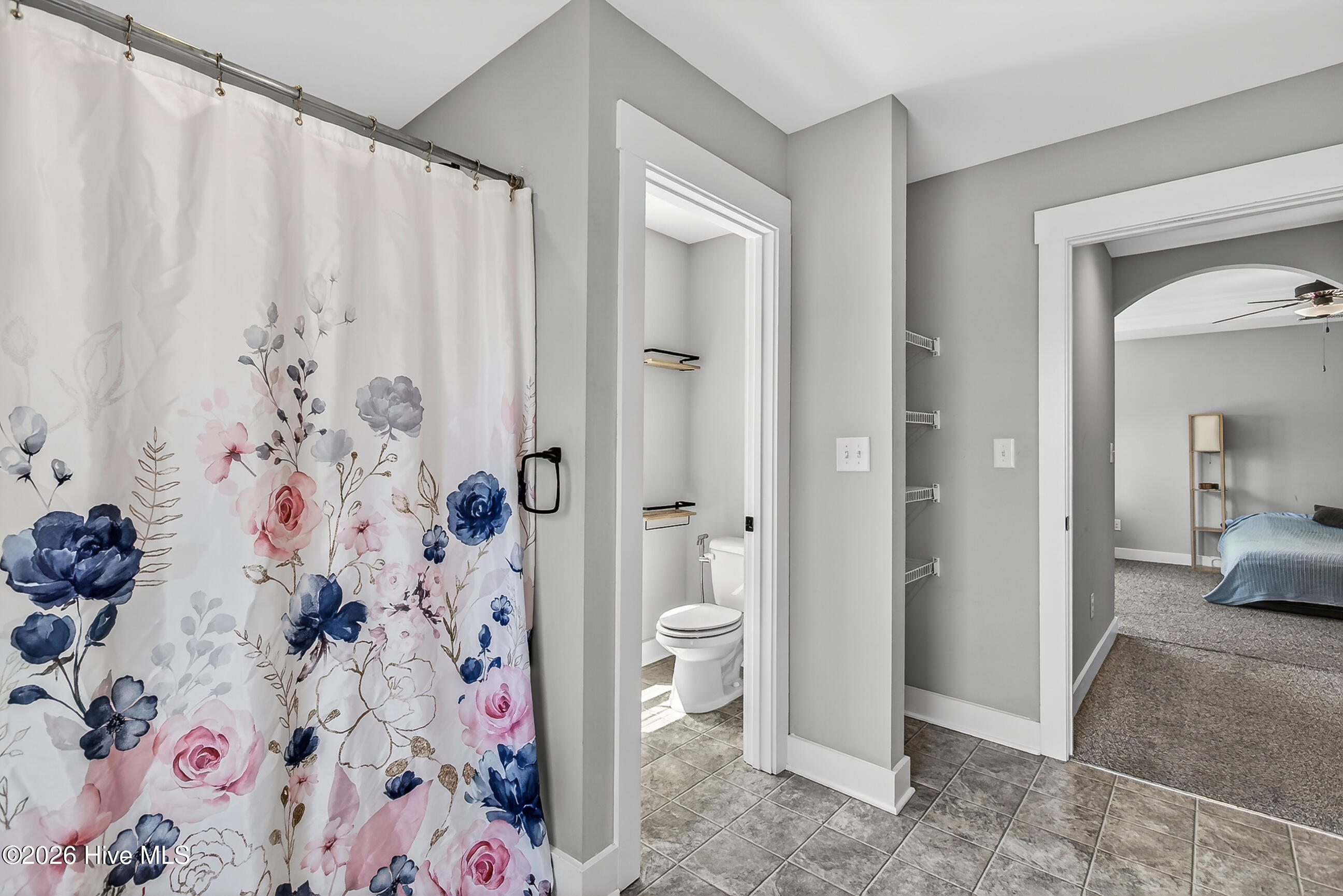 100569243 | Photo 21