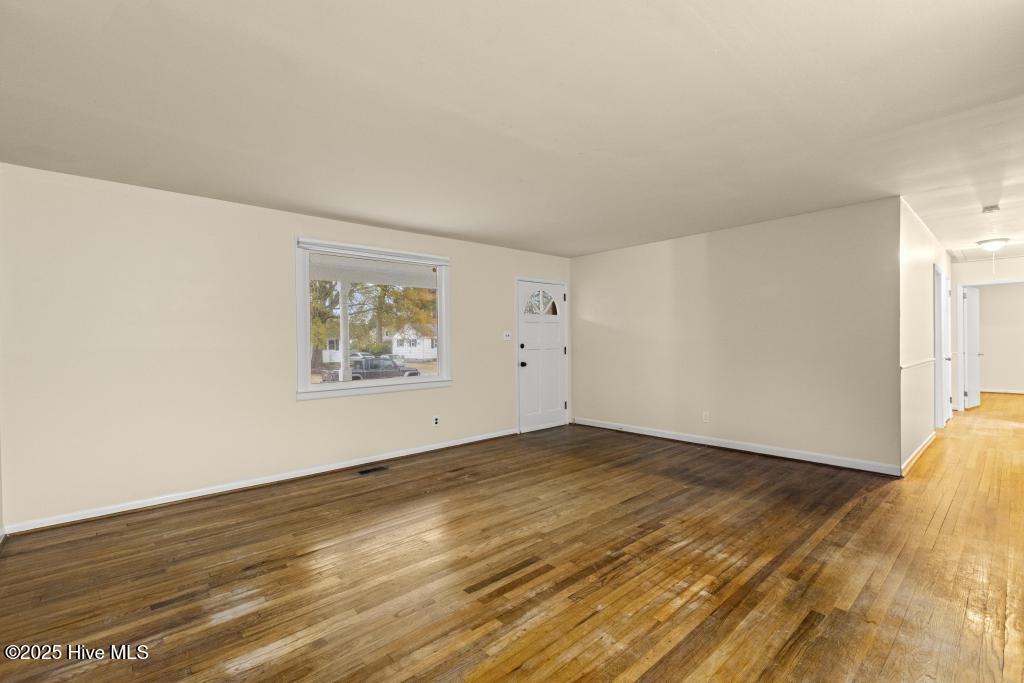 100526161 | Photo 34