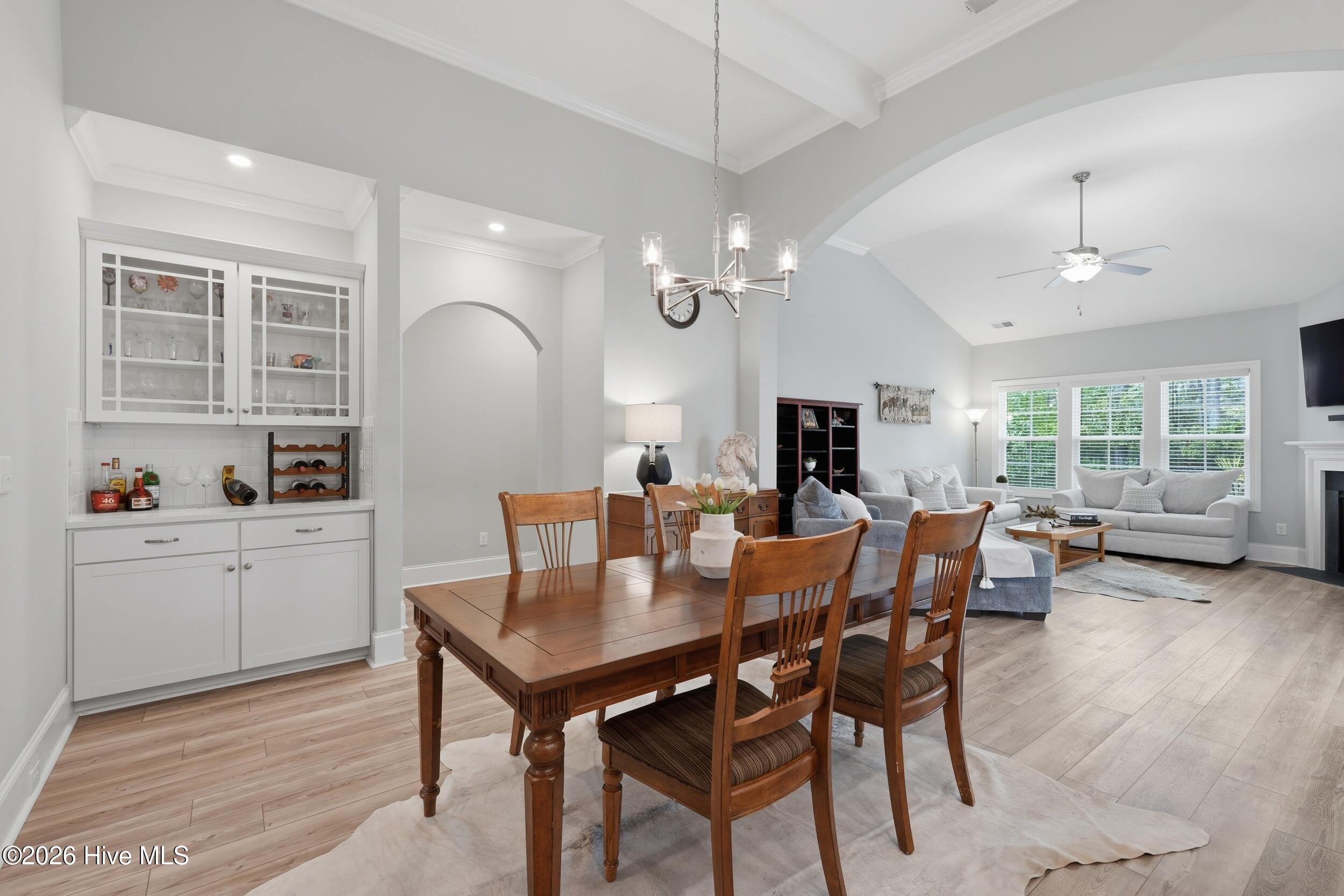 100565779 | Photo 11