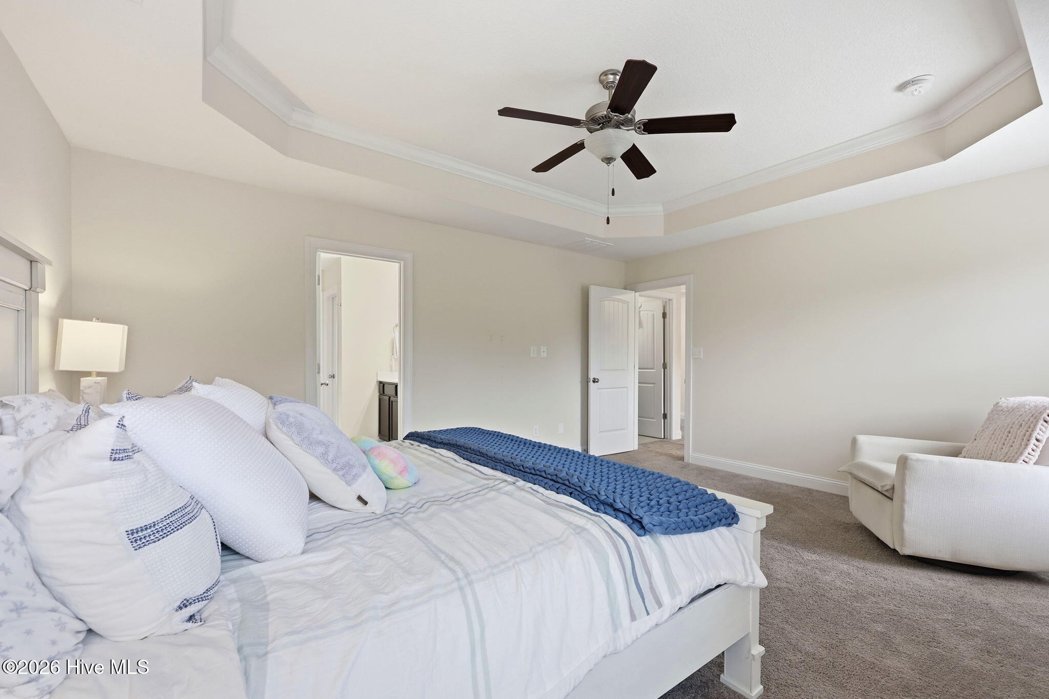 100577982 | Photo 38