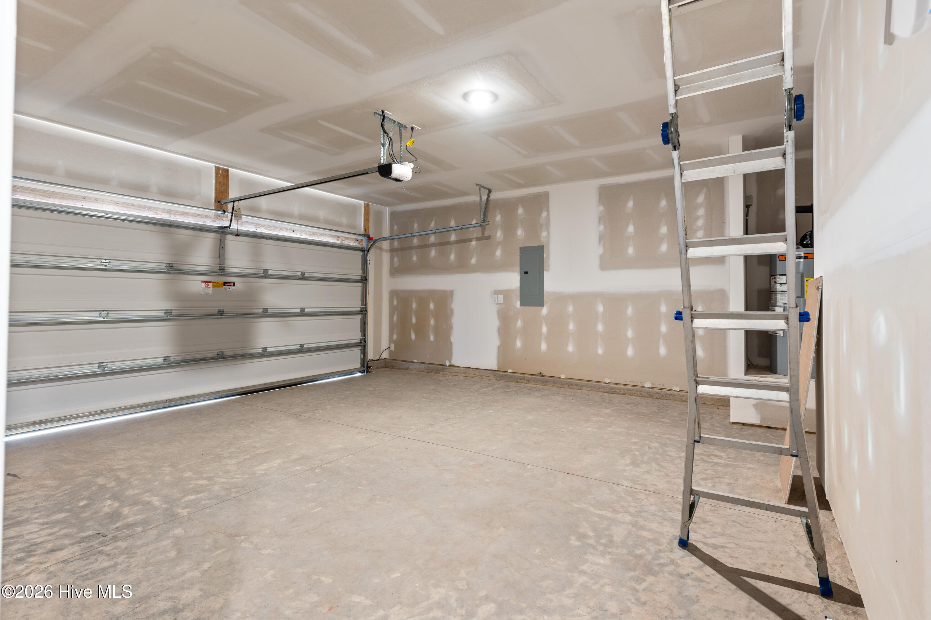 100565512 | Photo 31