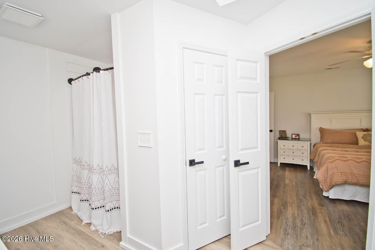 100569264 | Photo 57