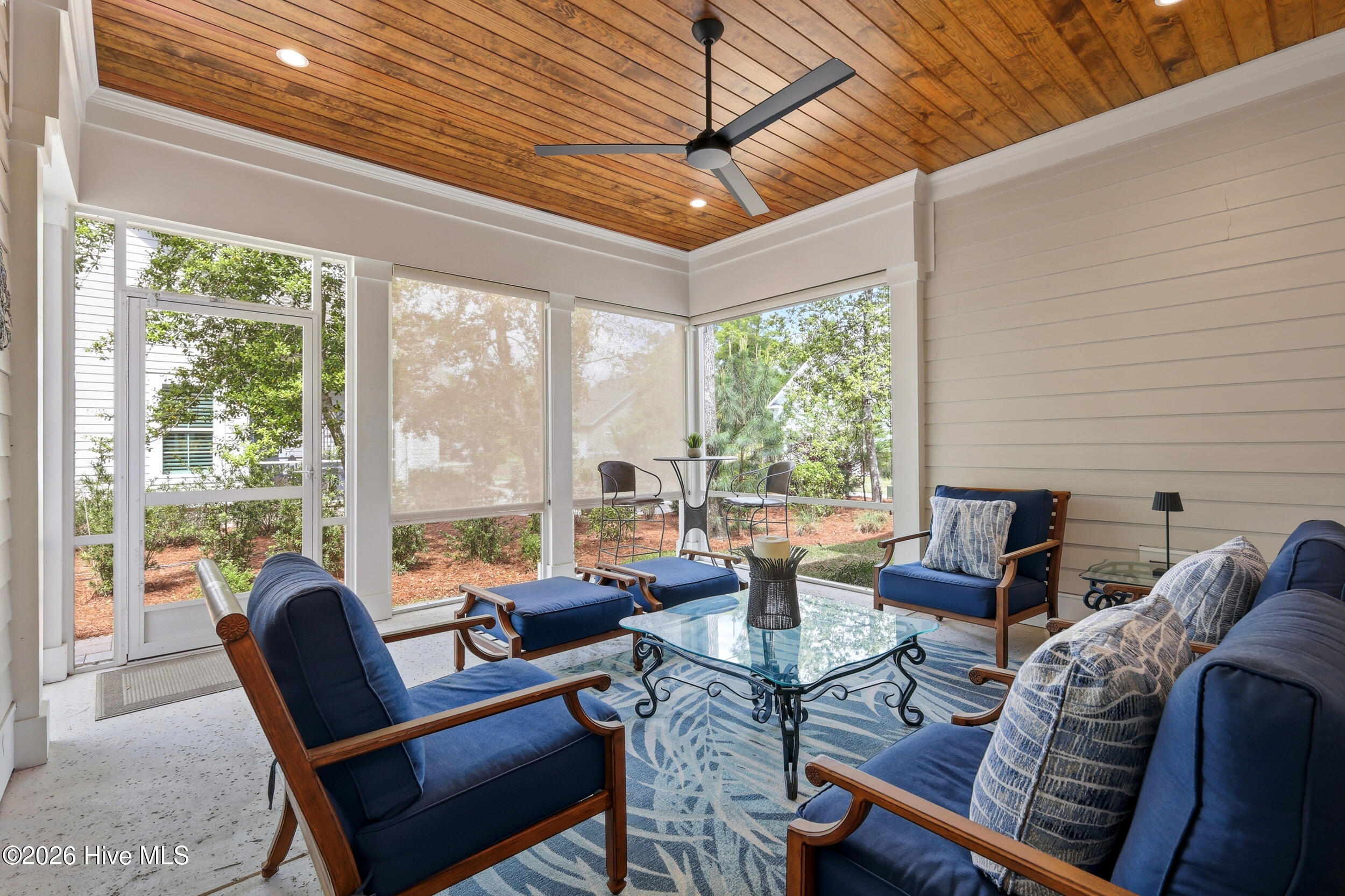 100566937 | Photo 60