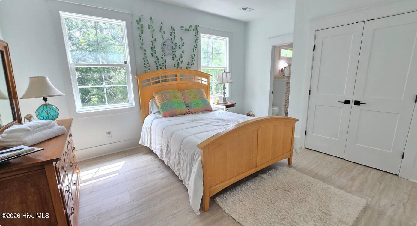 100547303 | Photo 33