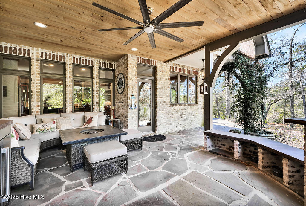 100564190 | Photo 56