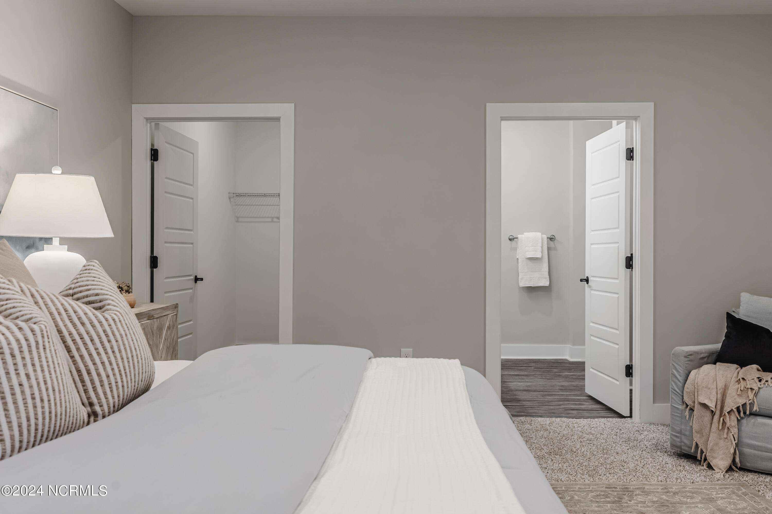 100547860 | Photo 16